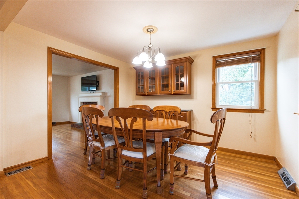 Stoughton, Massachusetts, 02072, United States, 4 Bedrooms Bedrooms, ,2 BathroomsBathrooms,Residential,For Sale,1976018