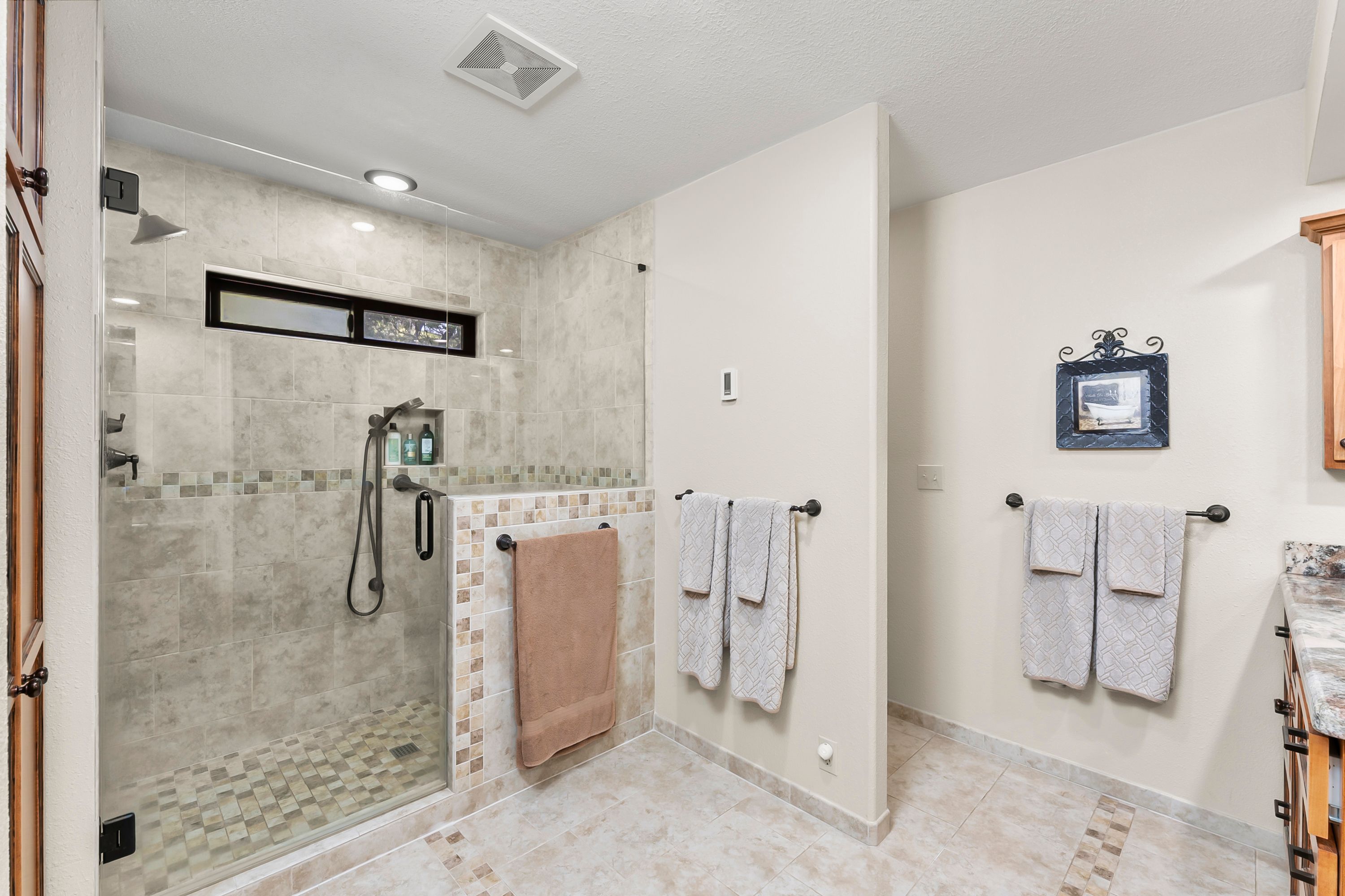  21 Acres - Gated - Renovated - 物件實景