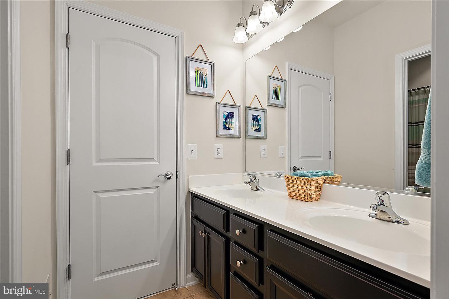 Berlin, Maryland, 21811, United States, 4 Bedrooms Bedrooms, ,3 BathroomsBathrooms,Residential,For Sale,1947078