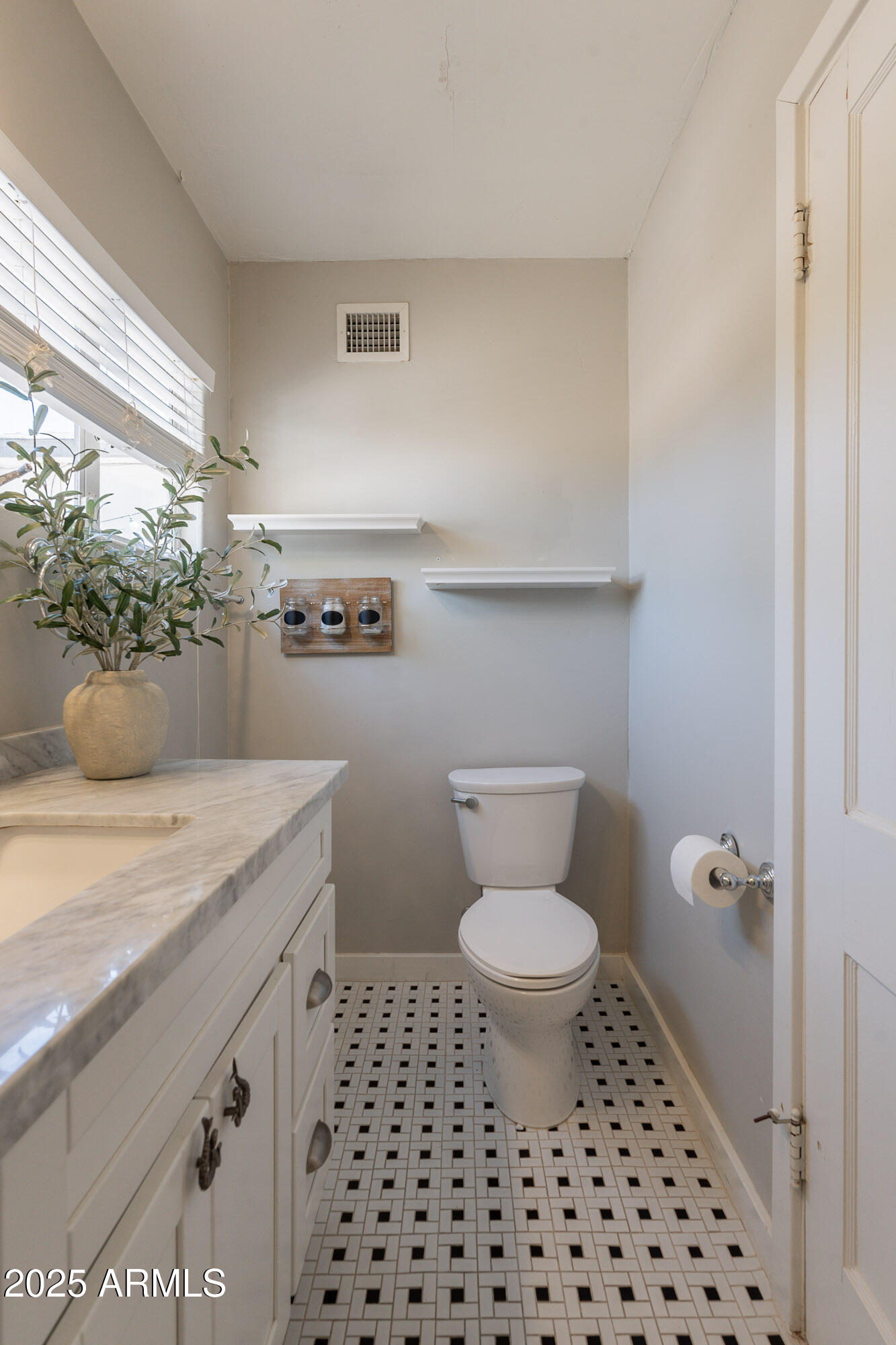 Phoenix, Arizona, 85013, United States, 3 Bedrooms Bedrooms, ,Residential,For Sale,1818806