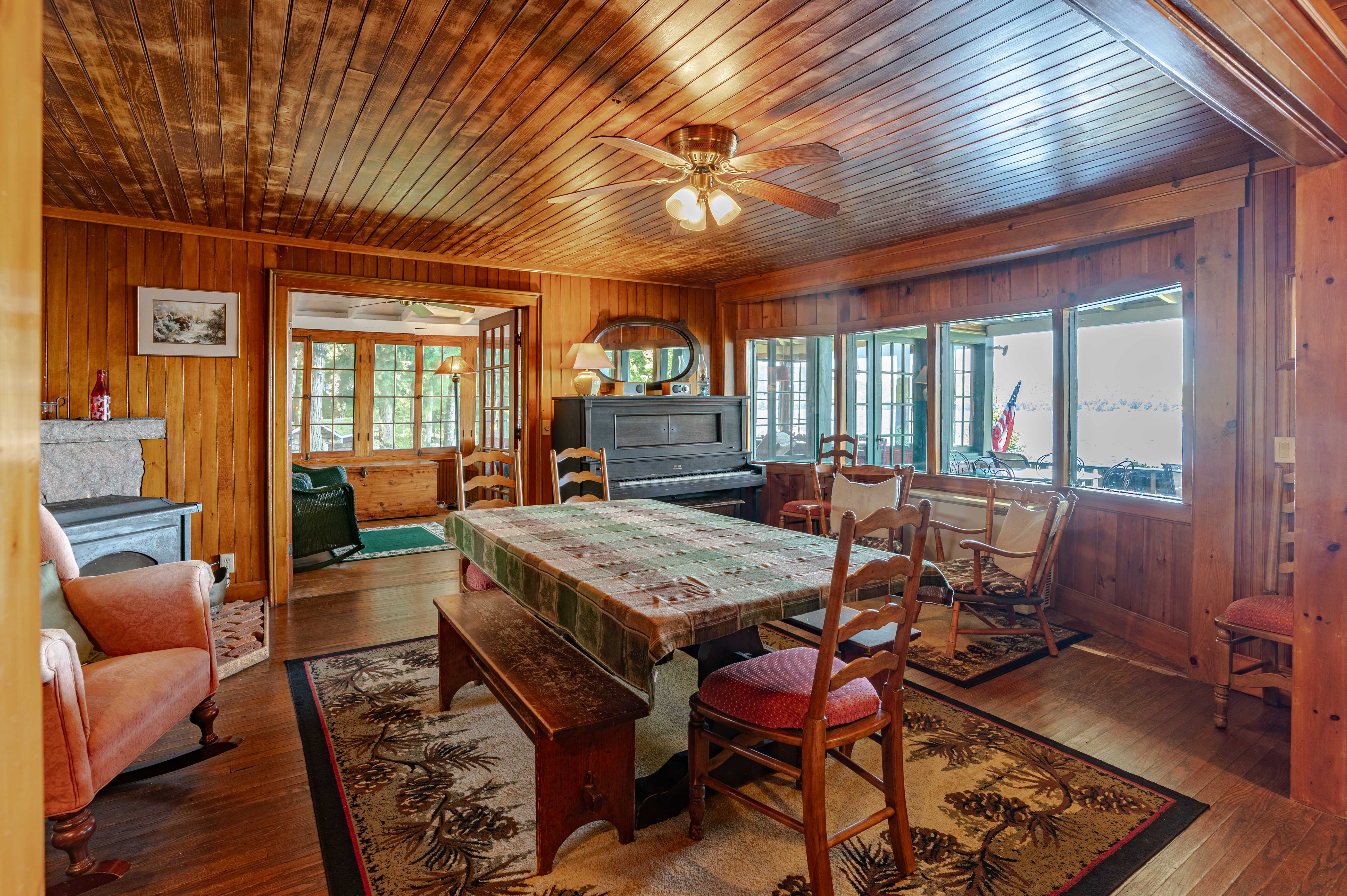  Historic Ramblers Lodge on Fourth Lake - 物件實景