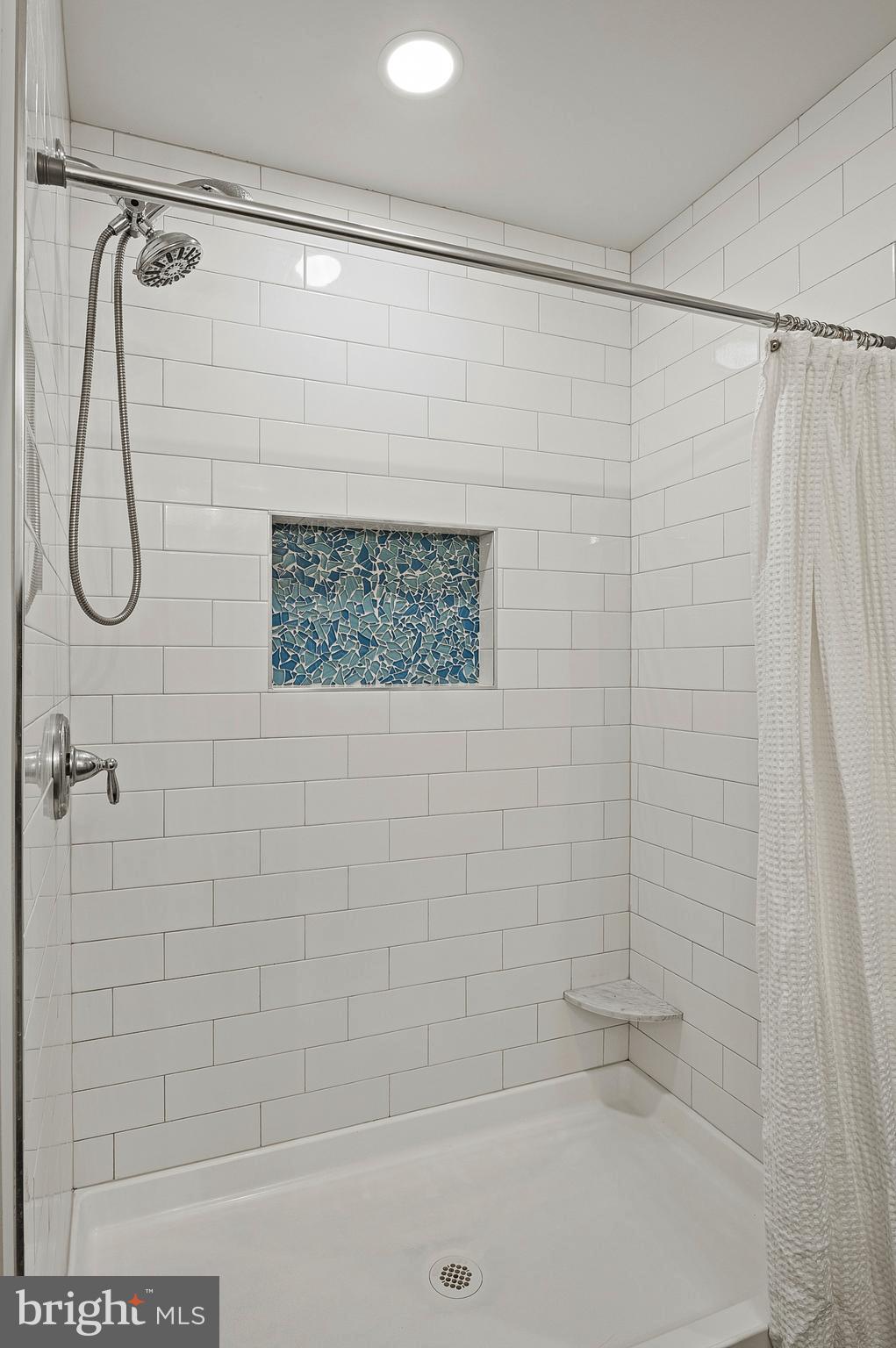Edgewater, Maryland, 21037, United States, 5 Bedrooms Bedrooms, ,3 BathroomsBathrooms,Residential,For Sale,1895020