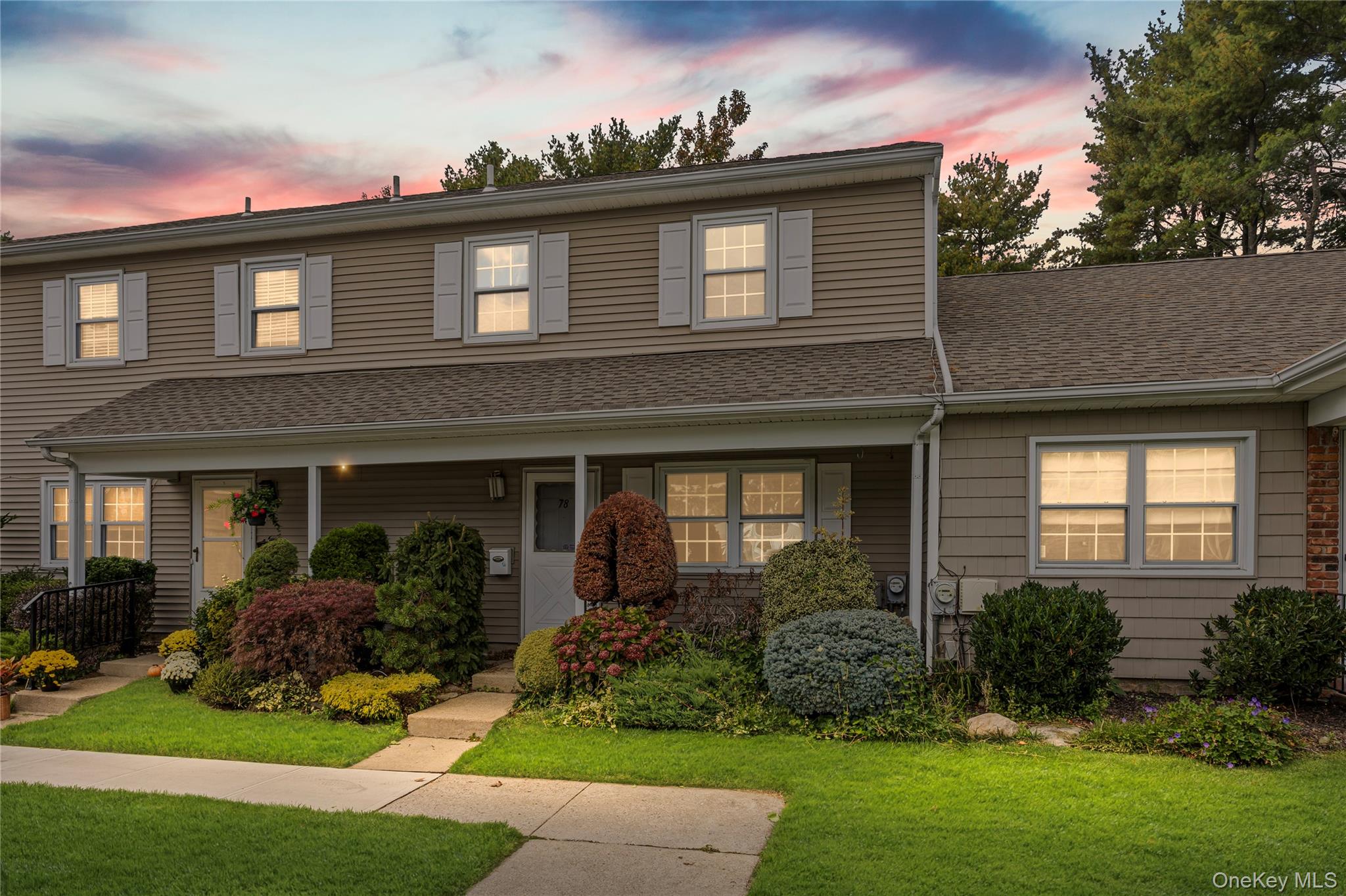 Huntington Station, New York, 11746, United States, 2 Bedrooms Bedrooms, ,2 BathroomsBathrooms,Residential,For Sale,1981328