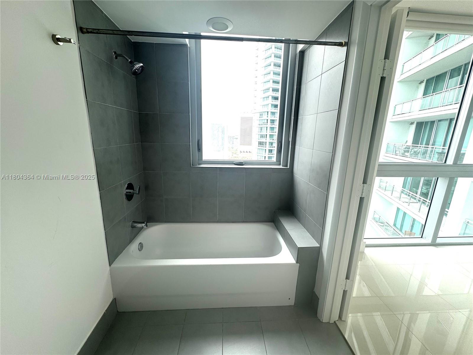 Miami, Florida, 33130, United States, 2 Bedrooms Bedrooms, ,3 BathroomsBathrooms,Residential,For Sale,1849897