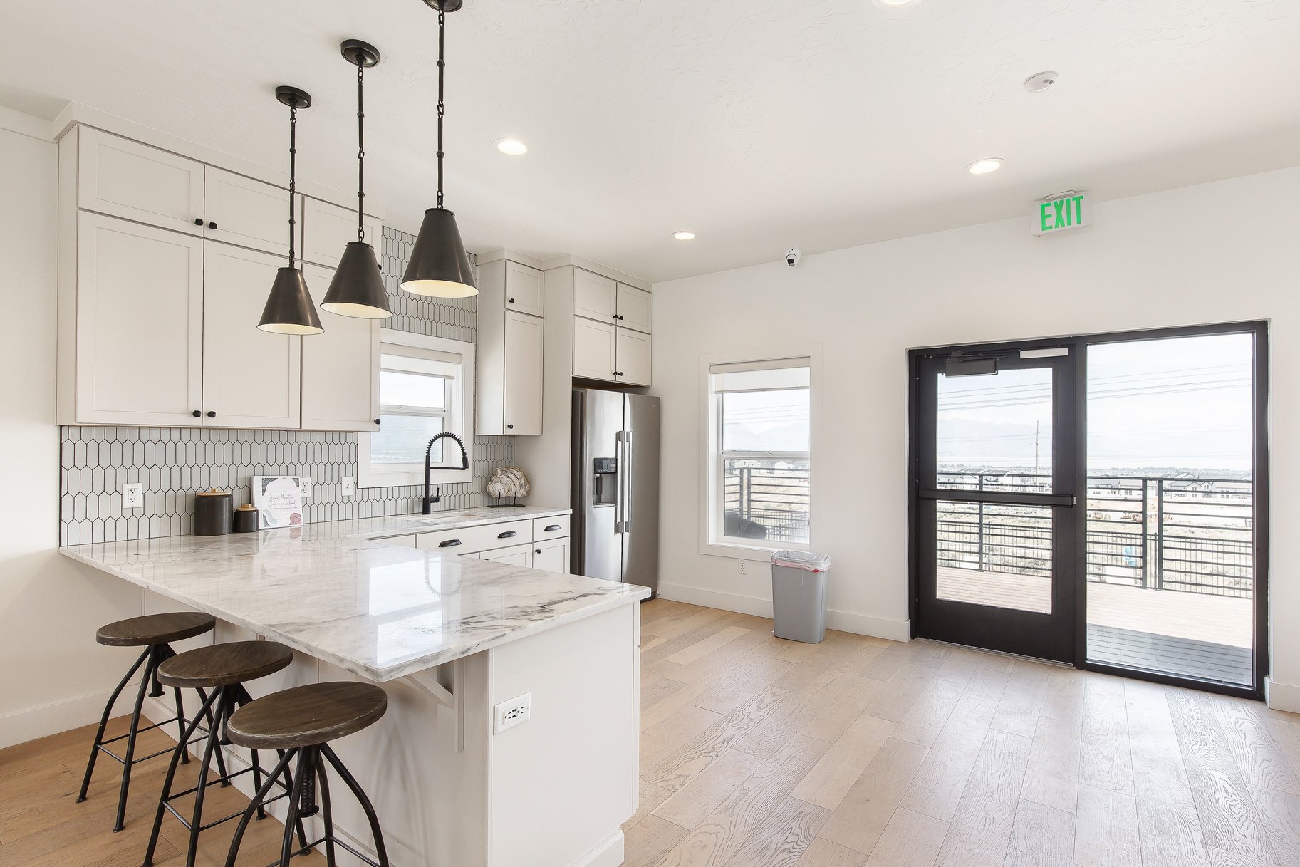  Bright & Quiet Townhome Ready to Be Your Next Home - 物件實景