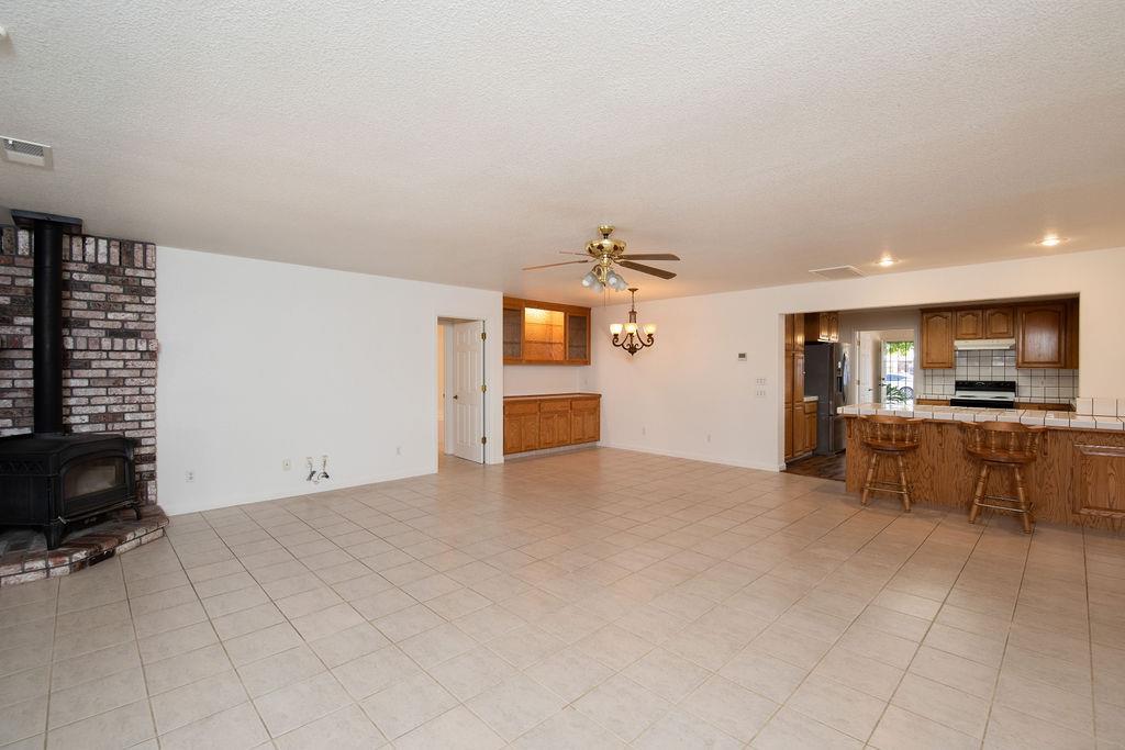 Oakdale, California, 95361, United States, 2 Bedrooms Bedrooms, ,3 BathroomsBathrooms,Residential,For Sale,1978297