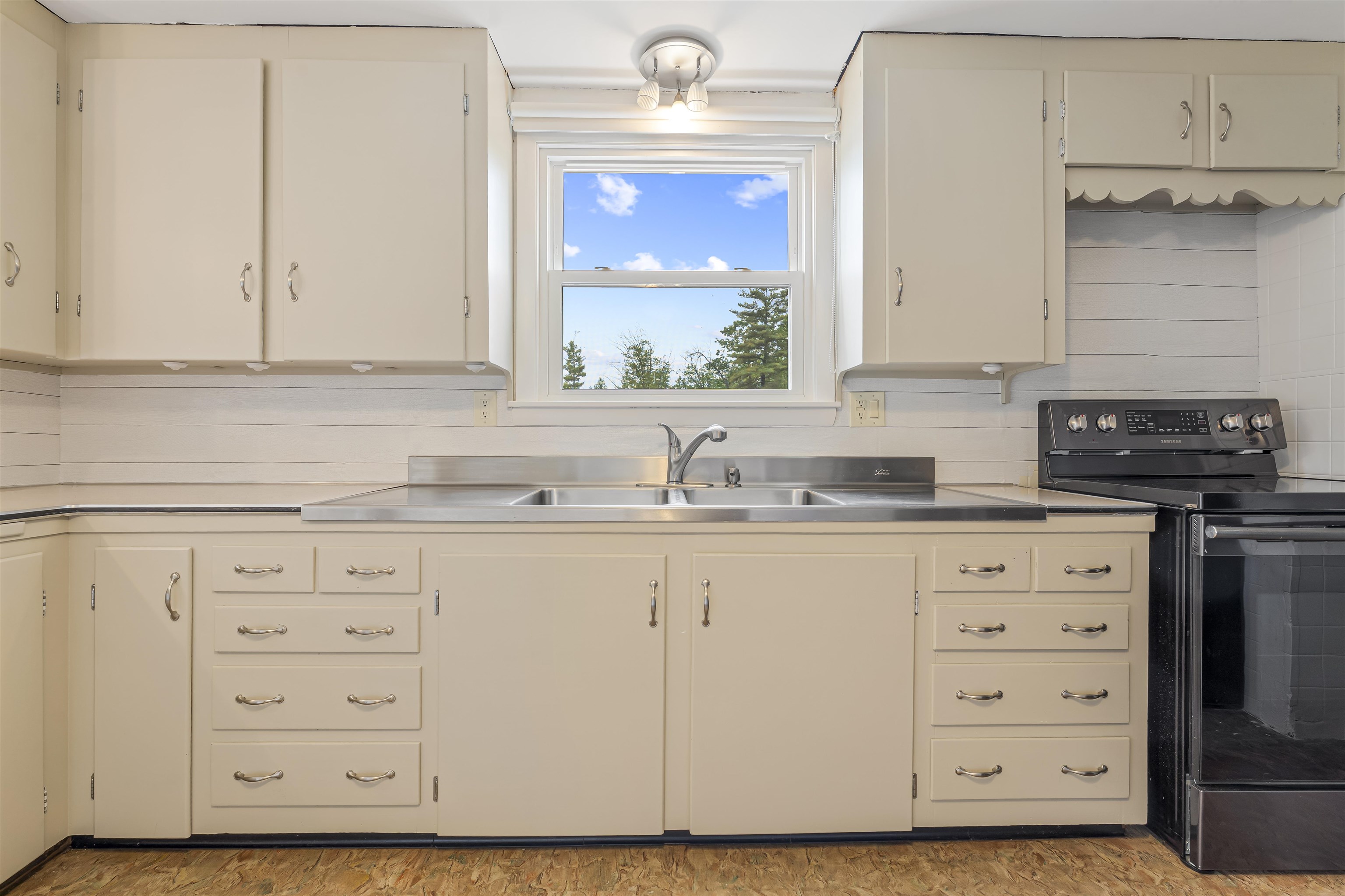 Limerick, Maine, 04048, United States, 4 Bedrooms Bedrooms, ,2 BathroomsBathrooms,Residential,For Sale,1983800