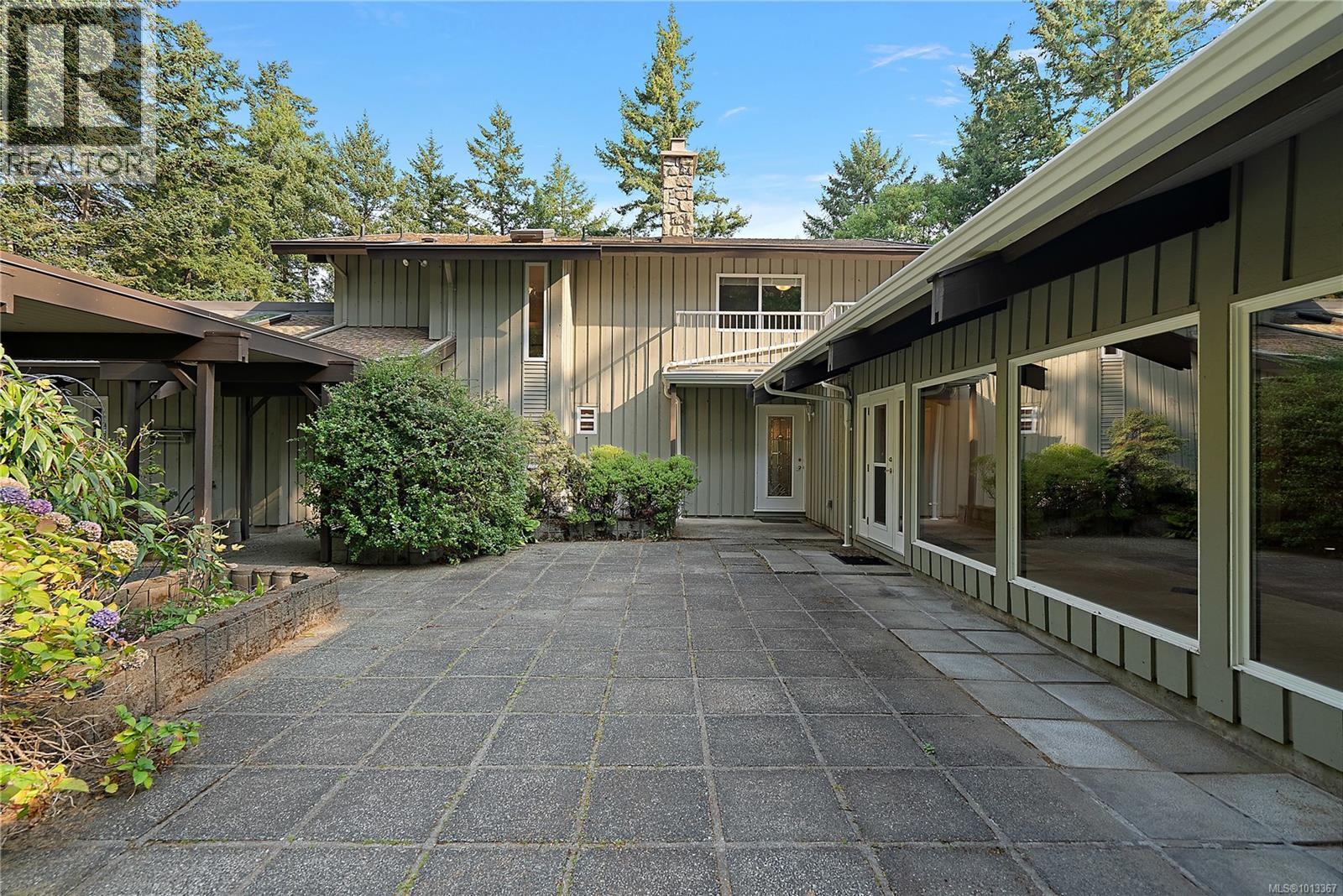 NORTH SAANICH, British Columbia, V8L 5L5, CA, 5 Bedrooms Bedrooms, ,4 BathroomsBathrooms,Residential,For Sale,1946996