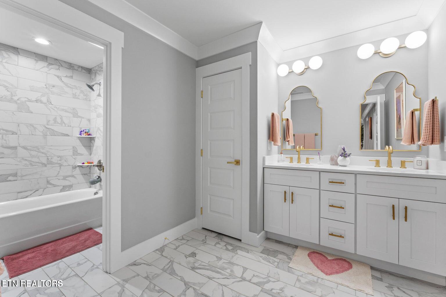 Maryville, Tennessee, 37803, United States, 4 Bedrooms Bedrooms, ,3 BathroomsBathrooms,Residential,For Sale,2003233