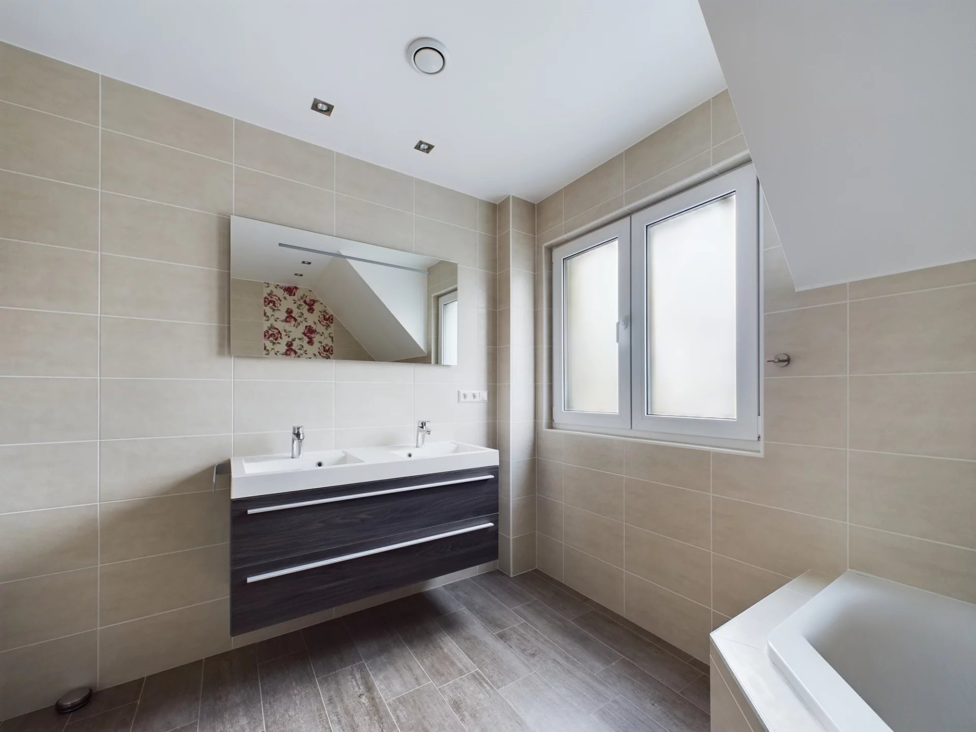 Dudelange, Canton d'Esch-sur-Alzette, LU, 4 Bedrooms Bedrooms, ,4 BathroomsBathrooms,Residential,For Sale,1319939