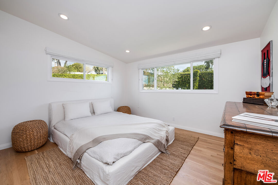 Malibu, California, 90265, United States, 3 Bedrooms Bedrooms, ,2 BathroomsBathrooms,Residential,For Sale,1868514