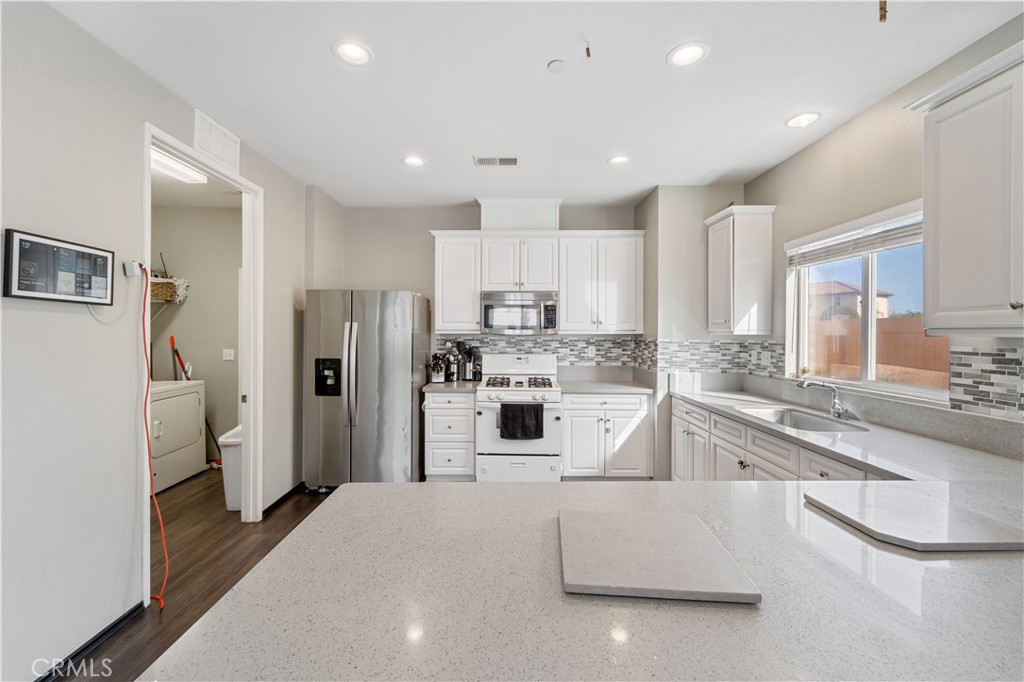 Perris, California, 92570, United States, 5 Bedrooms Bedrooms, ,2 BathroomsBathrooms,Residential,For Sale,2008140