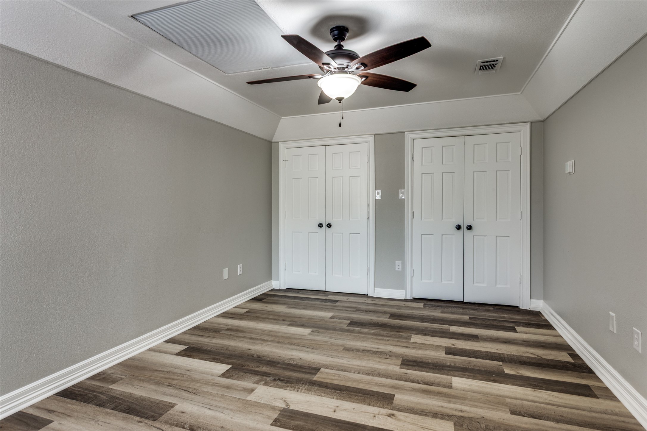 Arlington, Texas, 76013, United States, 4 Bedrooms Bedrooms, ,5 BathroomsBathrooms,Residential,For Sale,1967693