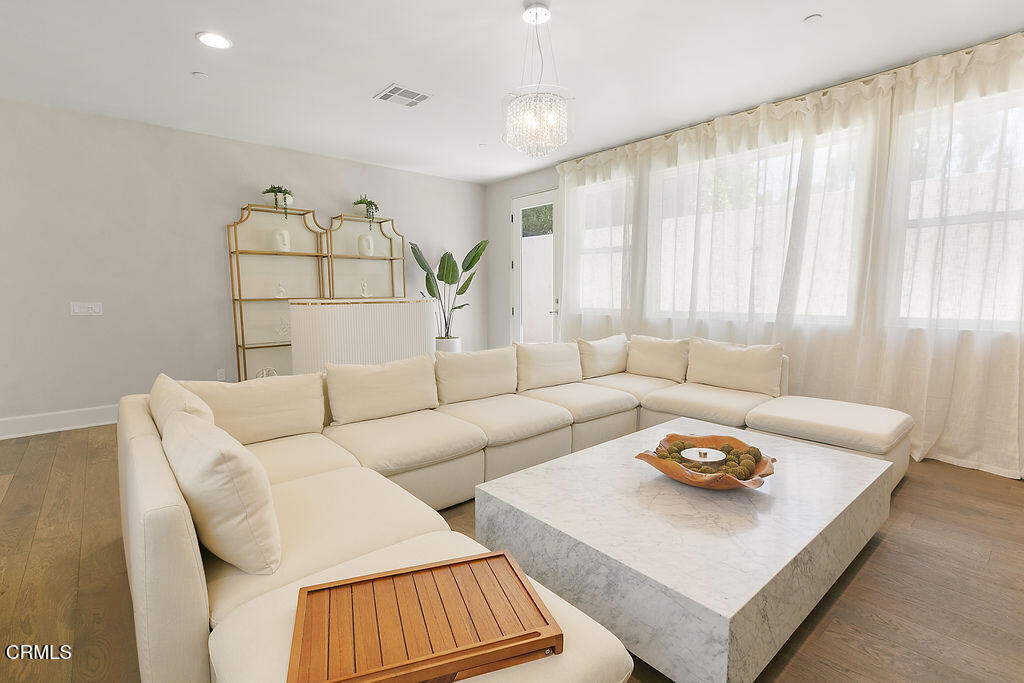 Thousand Oaks, California, 91362, United States, 4 Bedrooms Bedrooms, ,4 BathroomsBathrooms,Residential,For Sale,1997017