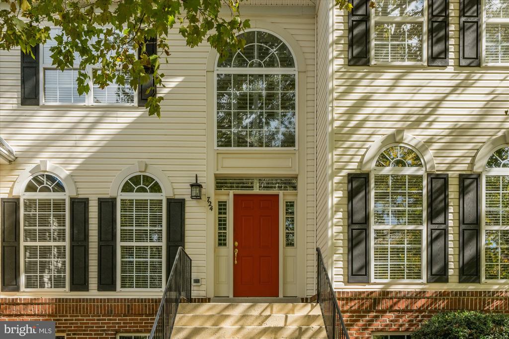 Leesburg, Virginia, 20175, United States, 5 Bedrooms Bedrooms, ,4 BathroomsBathrooms,Residential,For Sale,1987401