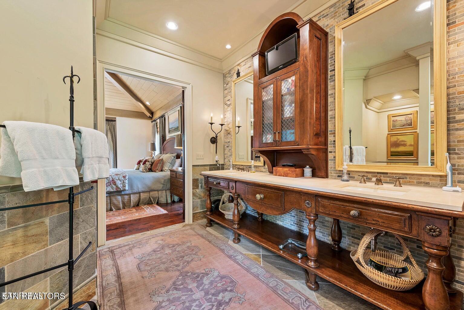 Louisville, Tennessee, 37777, United States, 3 Bedrooms Bedrooms, ,4 BathroomsBathrooms,Residential,For Sale,1821192