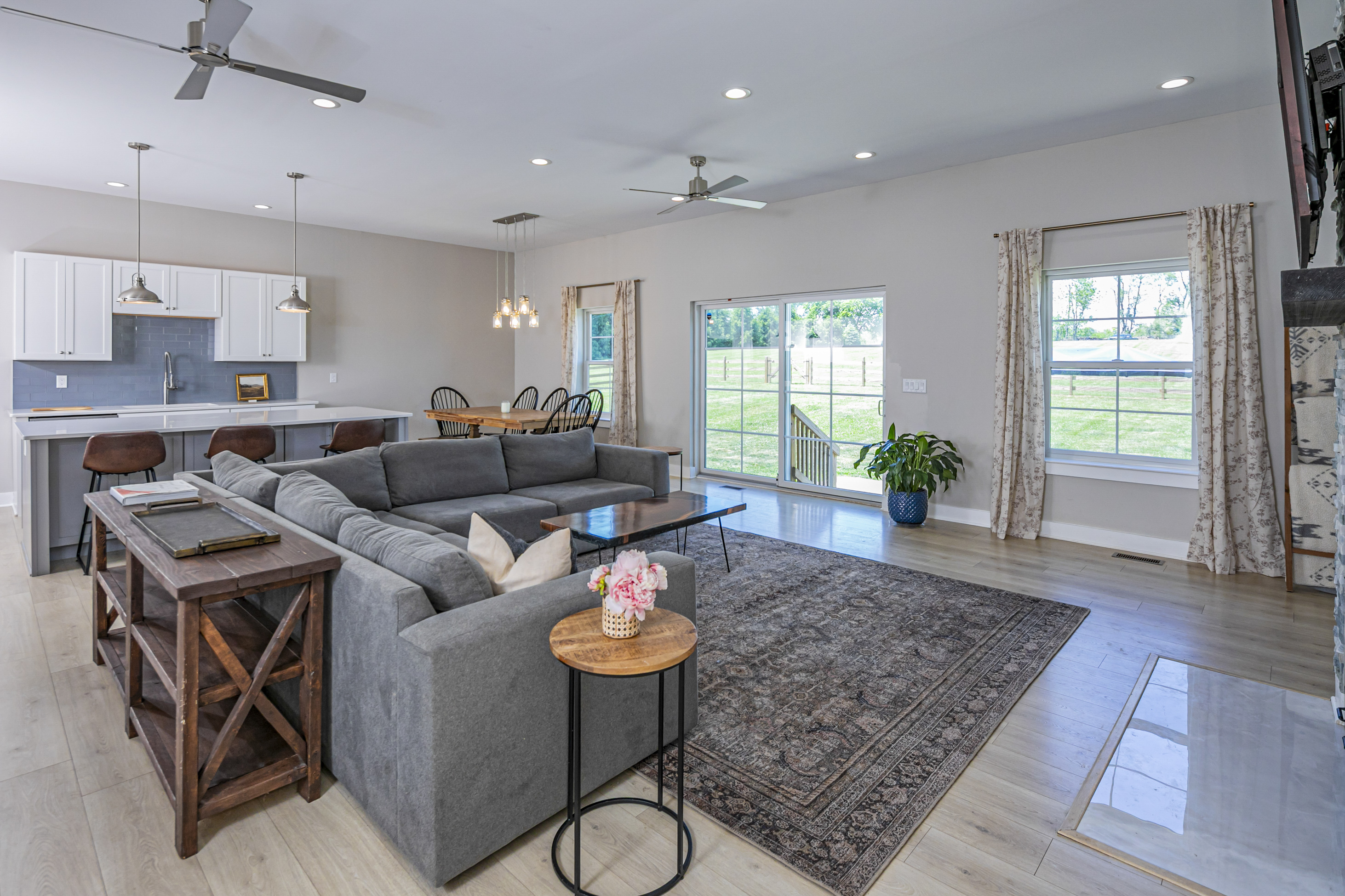  Elegant Open Concept Living on Six Pastoral Acres - 物件實景