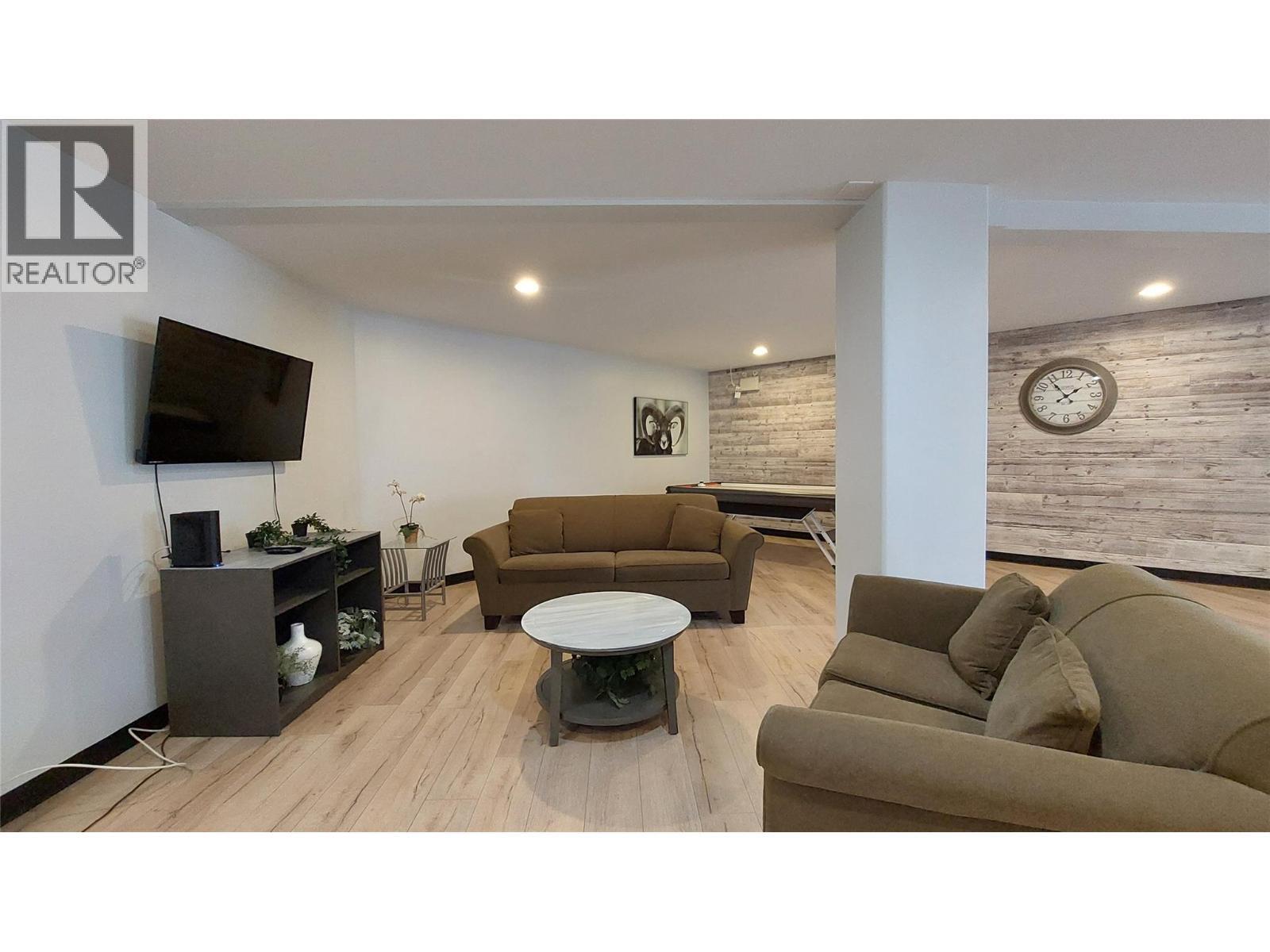 KELOWNA, British Columbia, V1Z 3R8, CA, 3 Bedrooms Bedrooms, ,2 BathroomsBathrooms,Residential,For Sale,1918397