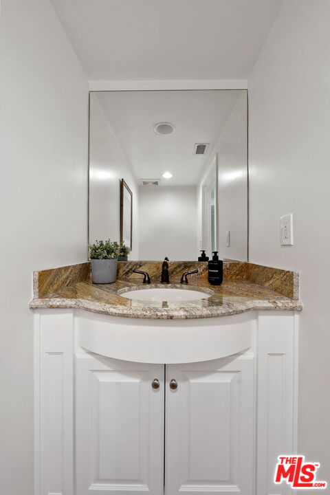 Los Angeles, California, 90025, United States, 3 Bedrooms Bedrooms, ,3 BathroomsBathrooms,Residential,For Sale,1939607