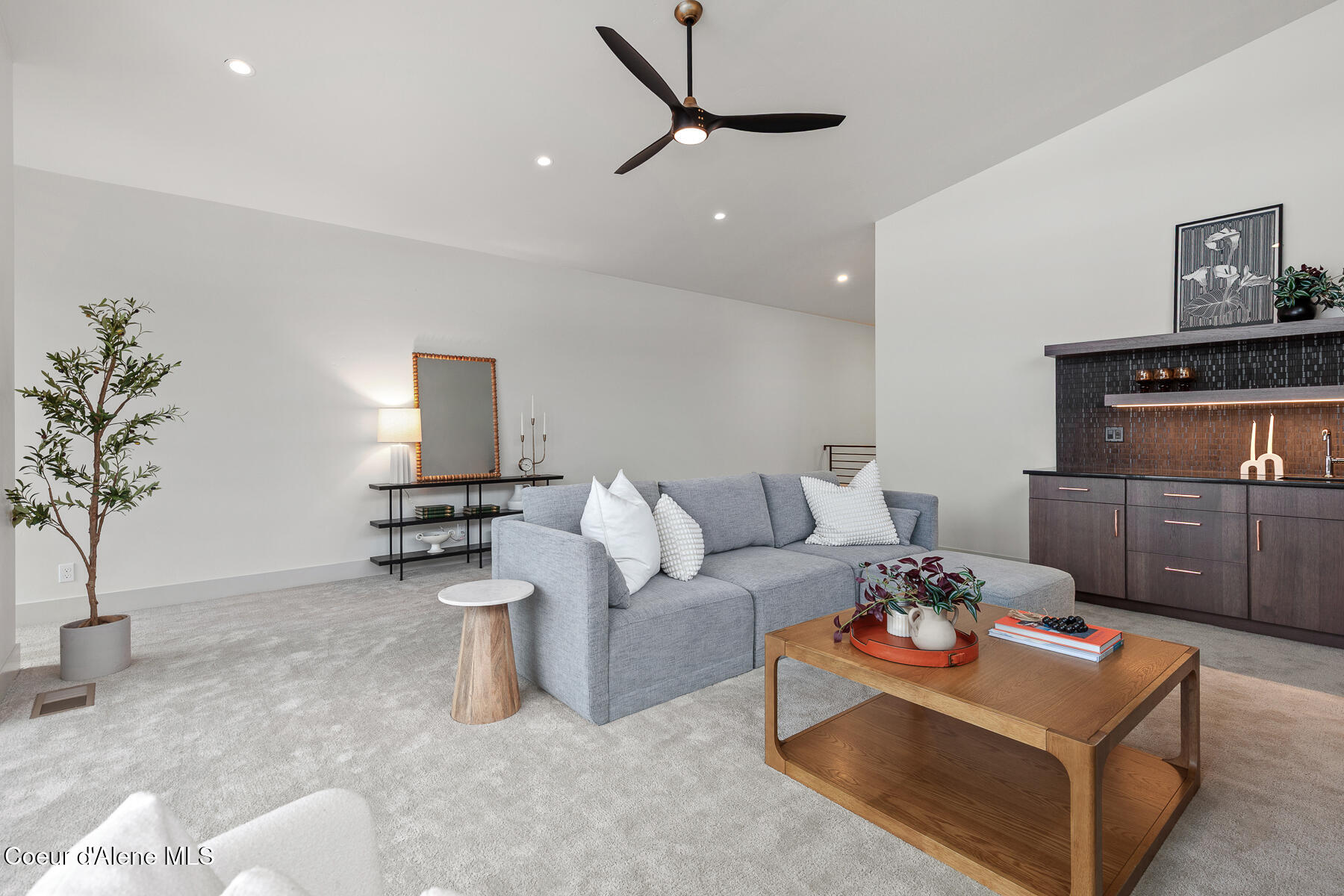 Coeur d'Alene, Idaho, 83814, United States, 3 Bedrooms Bedrooms, ,4 BathroomsBathrooms,Residential,For Sale,2002560