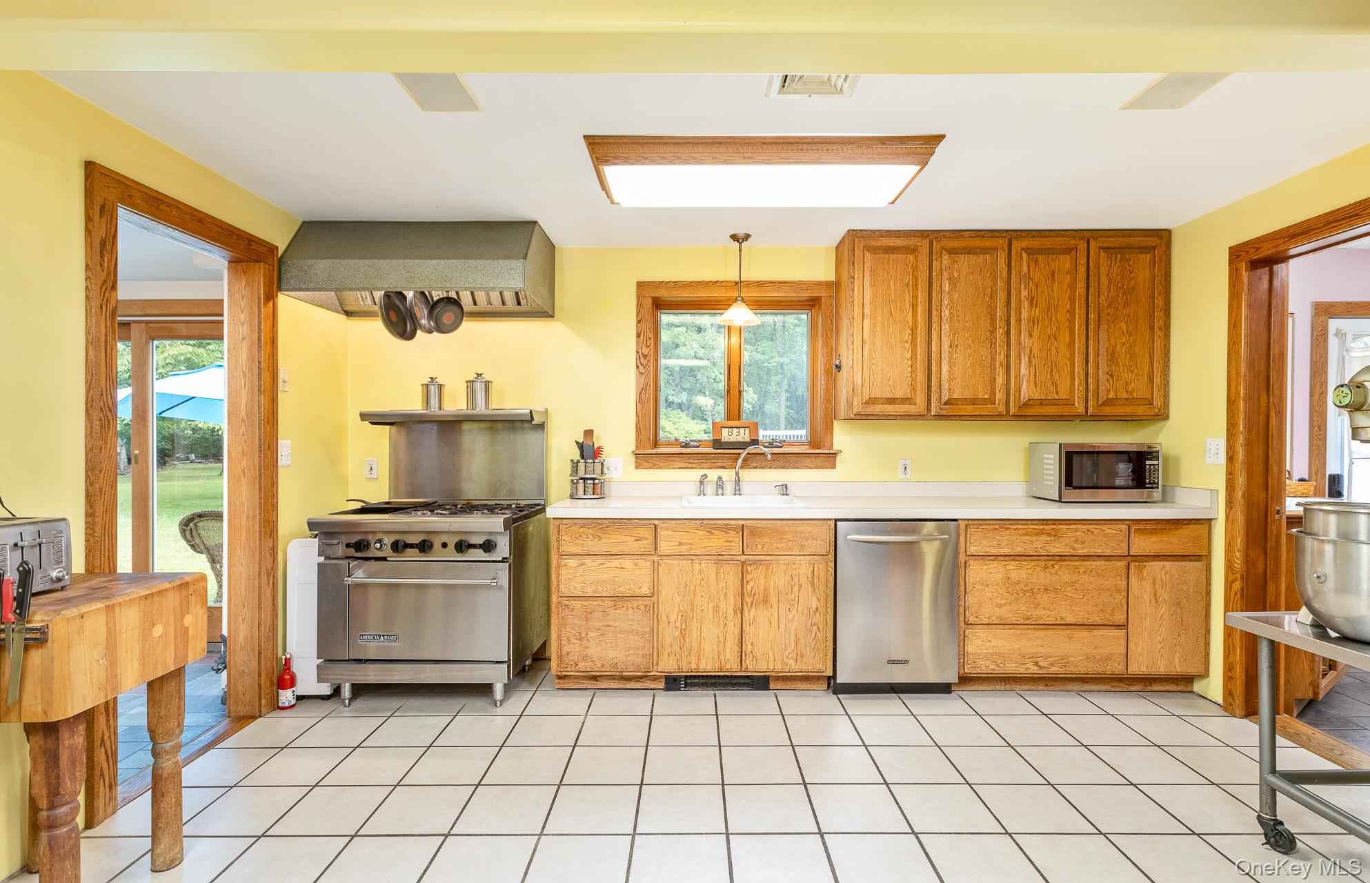 Manorville, New York, 11949, United States, 4 Bedrooms Bedrooms, ,2 BathroomsBathrooms,Residential,For Sale,1917125