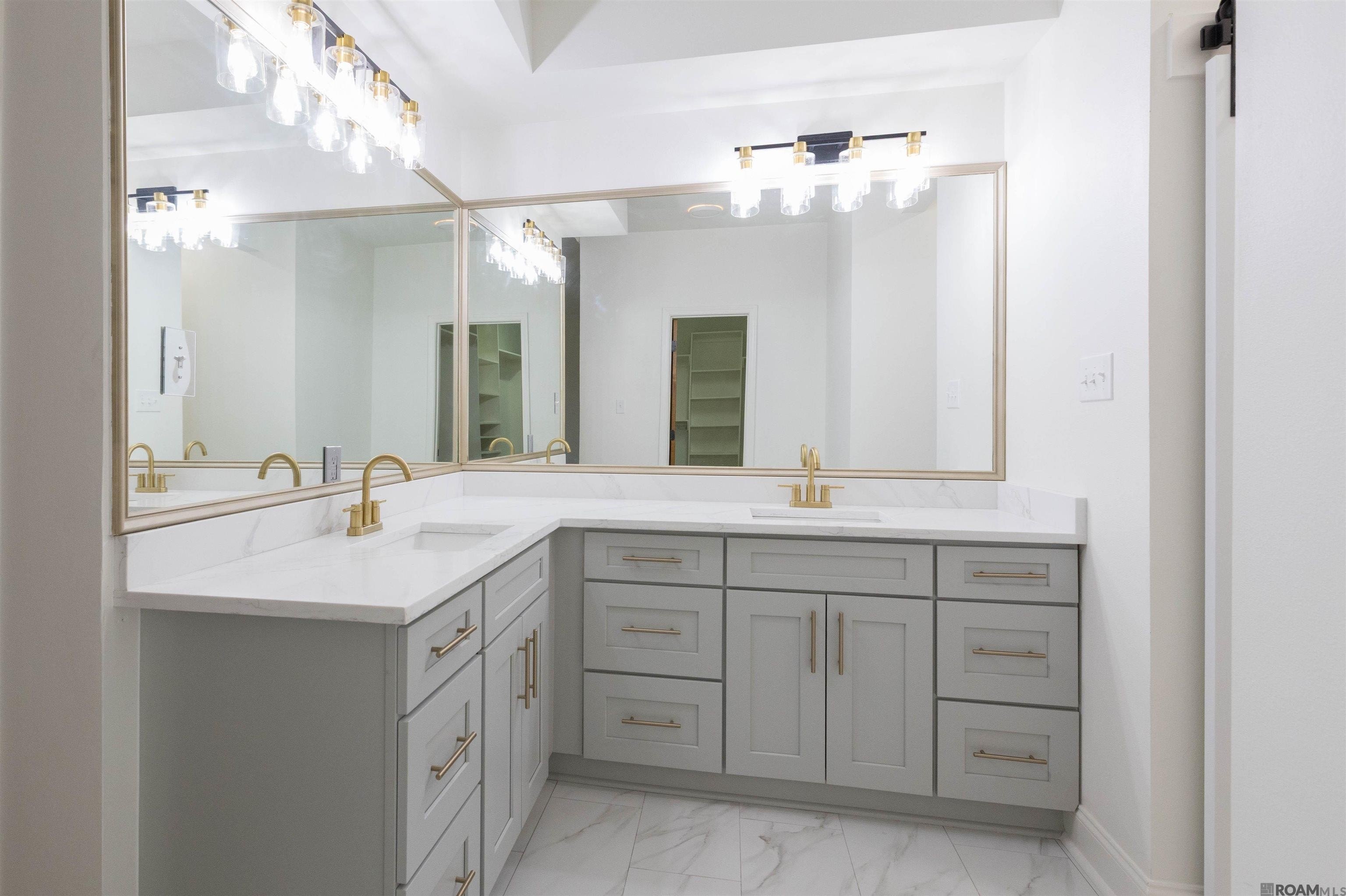 Baton Rouge, Louisiana, 70817, United States, 5 Bedrooms Bedrooms, ,4 BathroomsBathrooms,Residential,For Sale,1984389