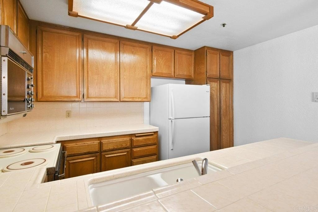 San Diego, California, 92110, United States, 2 Bedrooms Bedrooms, ,2 BathroomsBathrooms,Residential,For Sale,1804693