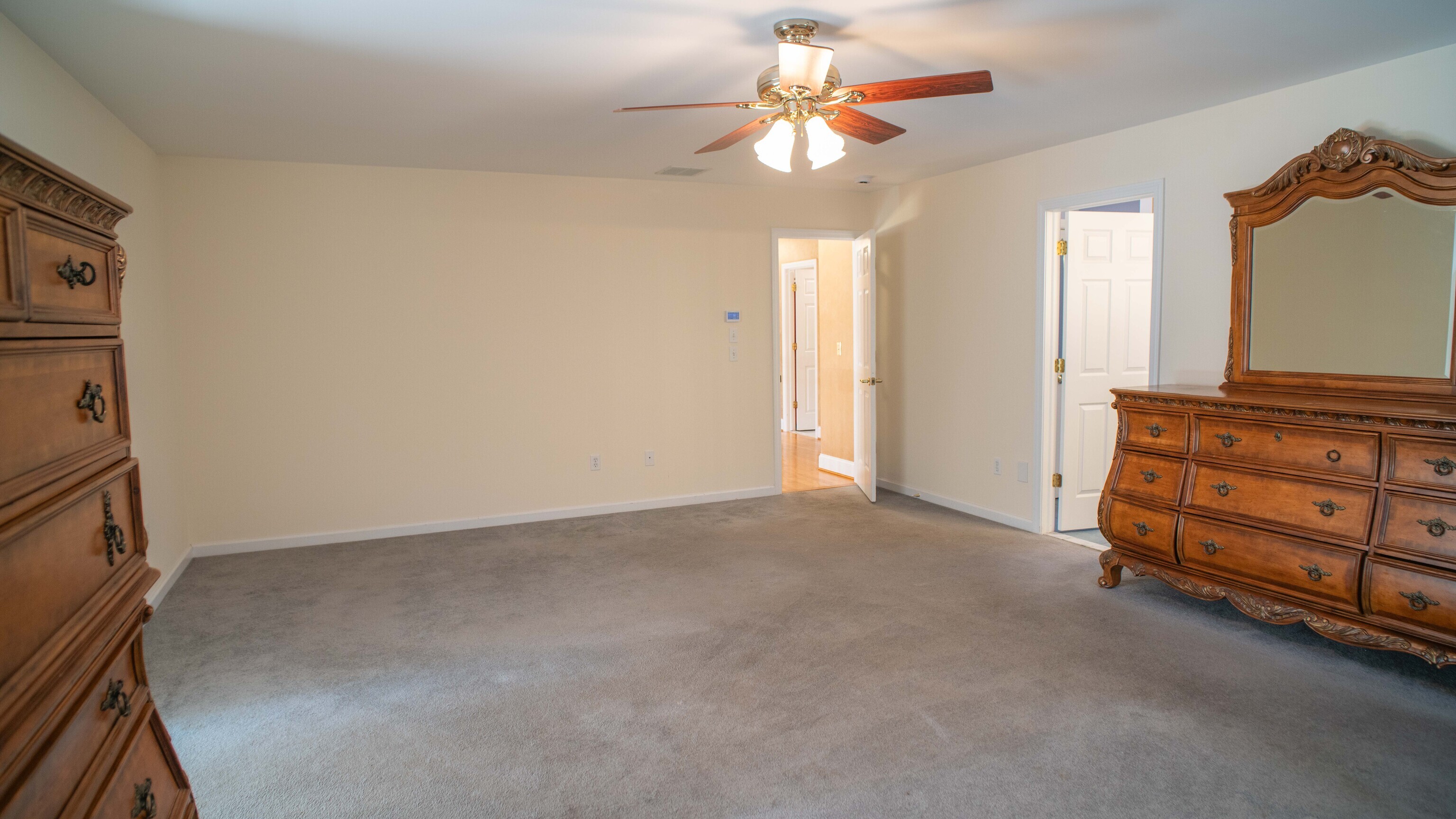 Tolland, Connecticut, 06084, United States, 4 Bedrooms Bedrooms, ,3 BathroomsBathrooms,Residential,For Sale,1989613