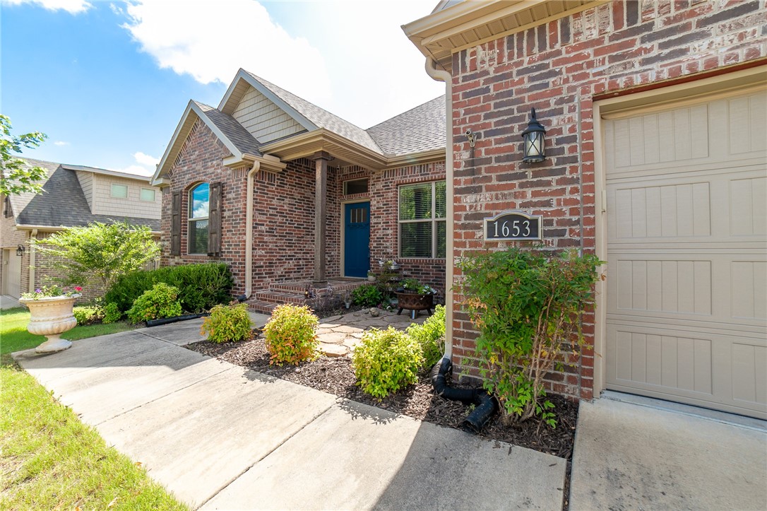 Fayetteville, Arkansas, 72701, United States, 4 Bedrooms Bedrooms, ,3 BathroomsBathrooms,Residential,For Sale,1874456