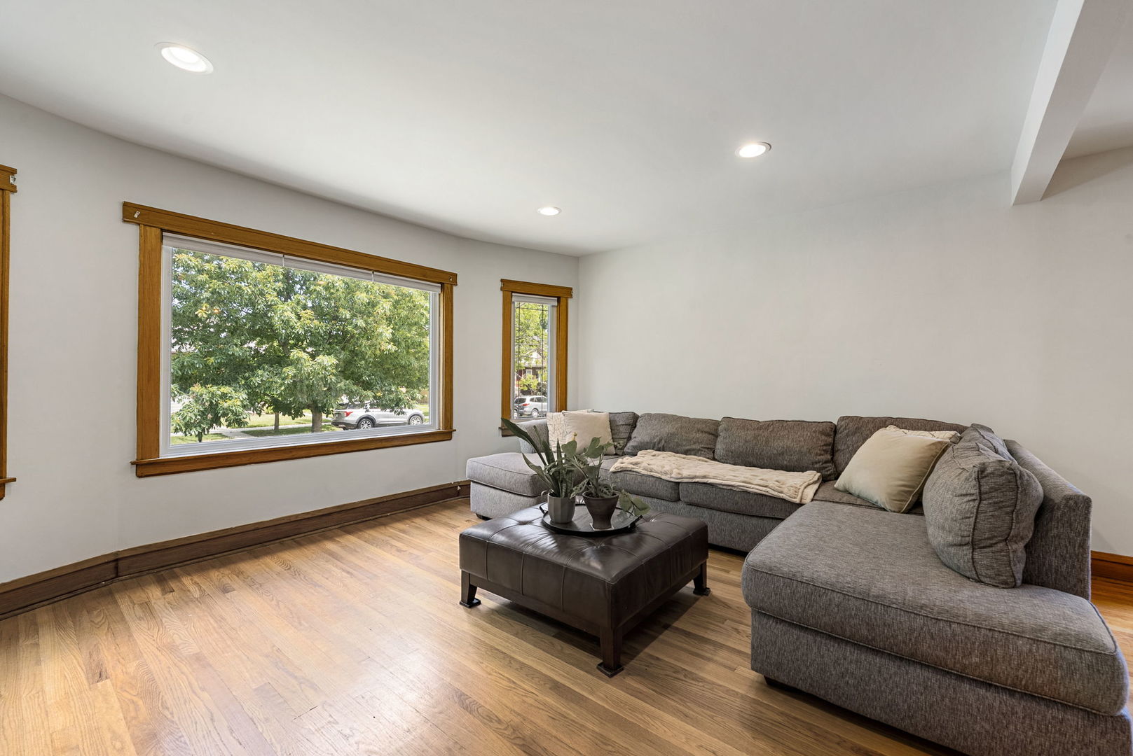 Chicago, Illinois, 60641, United States, 4 Bedrooms Bedrooms, ,3 BathroomsBathrooms,Residential,For Sale,1940244