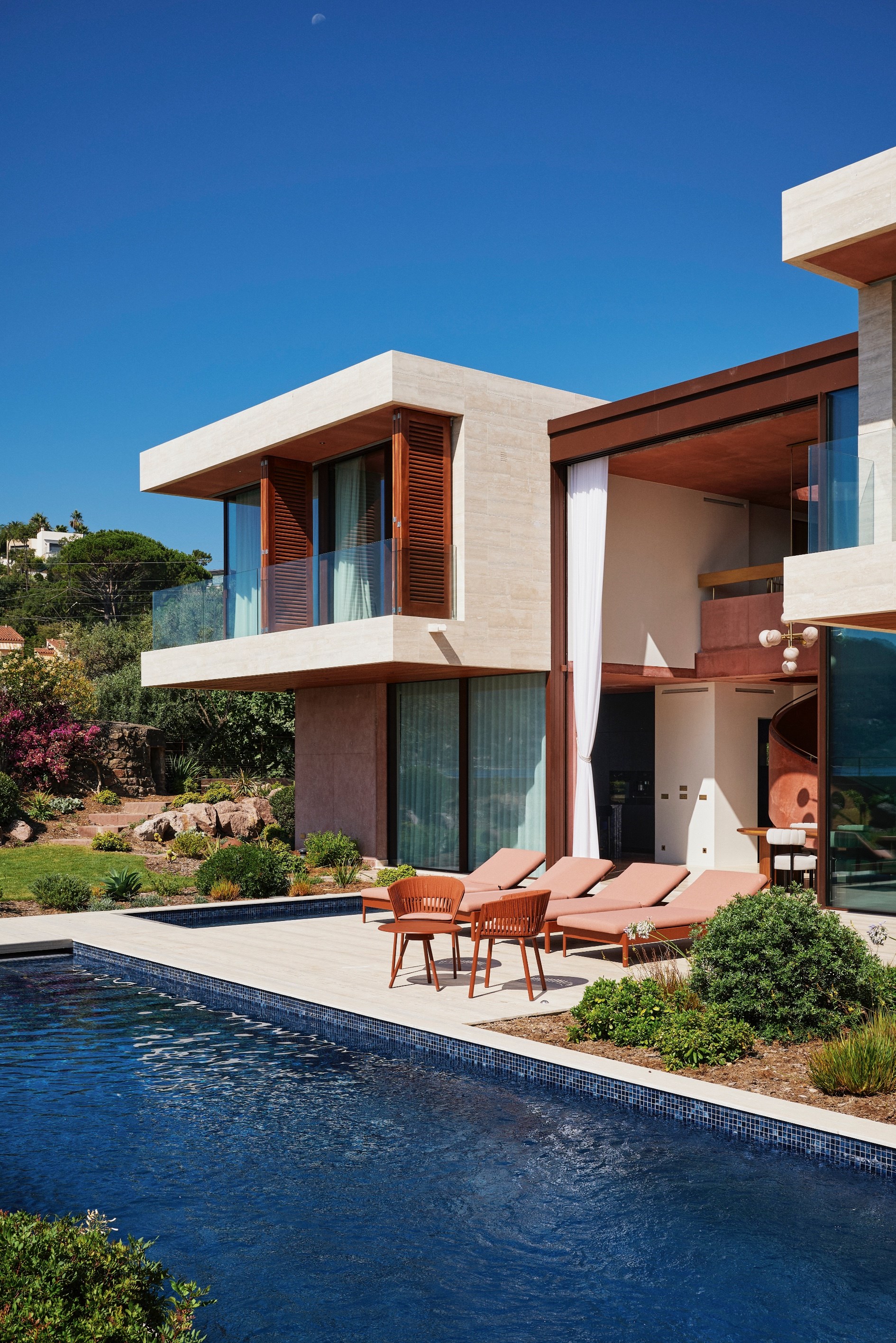  Mandelieu-la-Napoule, contemporary seafront villa with pool and Mediterranean v… - 物件實景