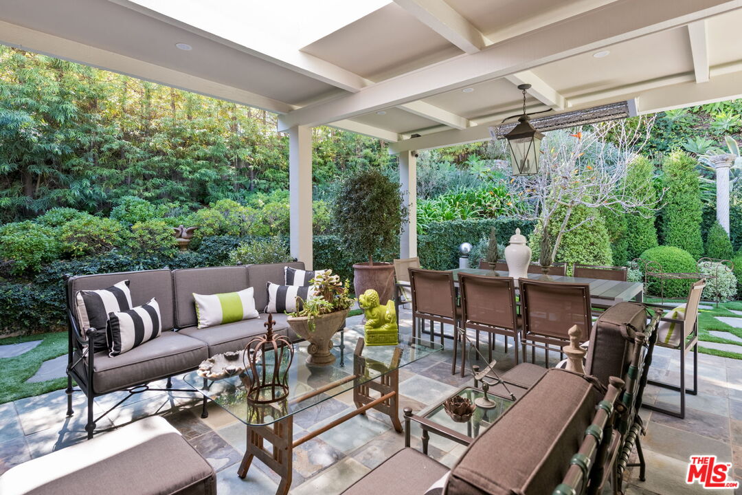 Los Angeles, California, 90049, United States, 4 Bedrooms Bedrooms, ,1 BathroomBathrooms,Residential,For Sale,1991602