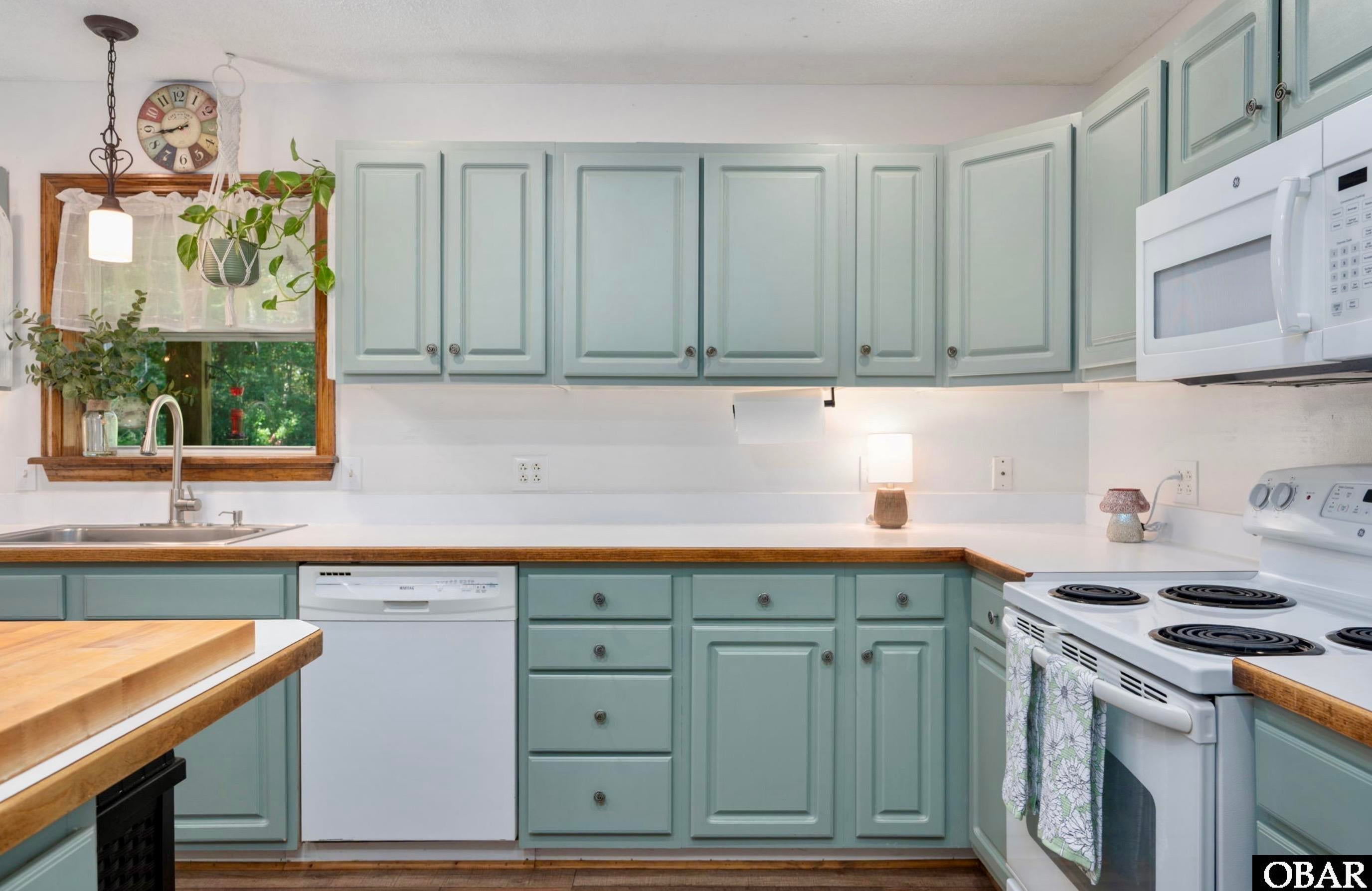 Kitty Hawk, North Carolina, 27949, United States, 4 Bedrooms Bedrooms, ,4 BathroomsBathrooms,Residential,For Sale,1973752