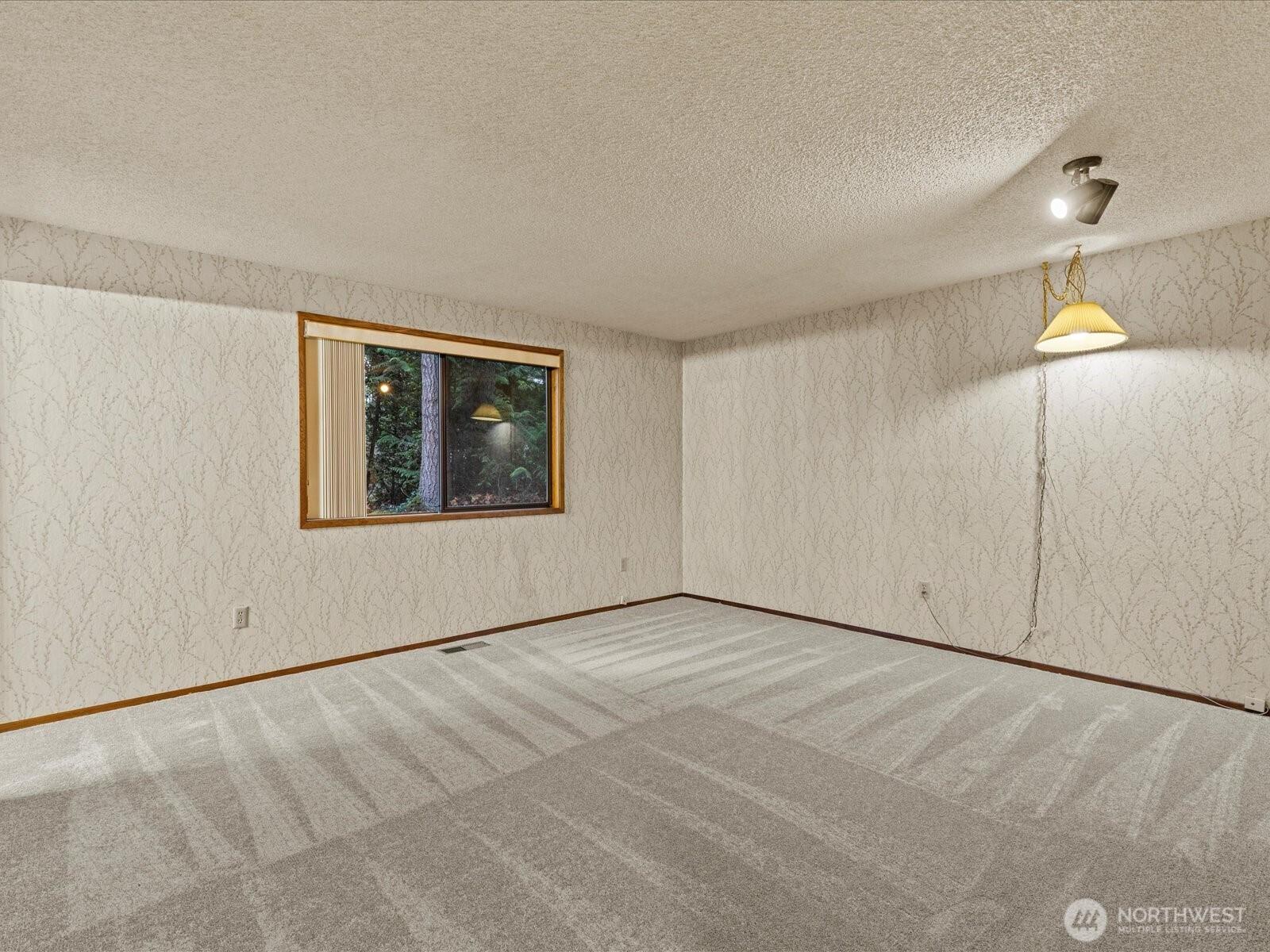 KENT, Washington, 98042, United States, 4 Bedrooms Bedrooms, ,3 BathroomsBathrooms,Residential,For Sale,2001779