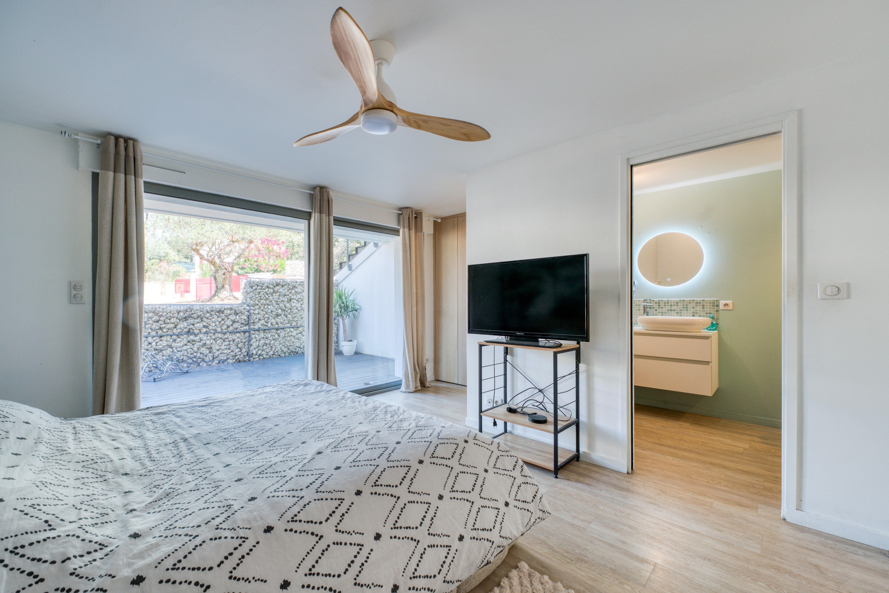  ELEGANT SEASIDE VILLA – 600 METRES FROM THE BEACH OF SAINT GEORGES DE DIDONNE –… - 物件實景
