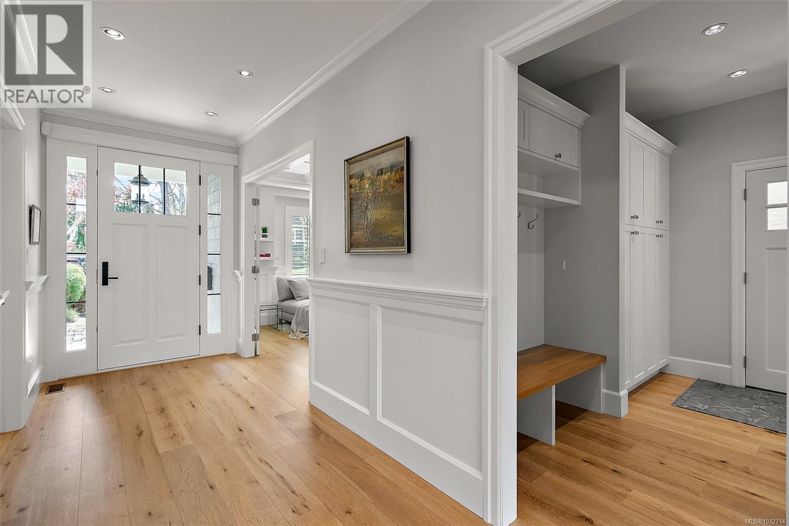 OAK BAY, British Columbia, V8S 2W2, CA, 3 Bedrooms Bedrooms, ,3 BathroomsBathrooms,Residential,For Sale,1949531