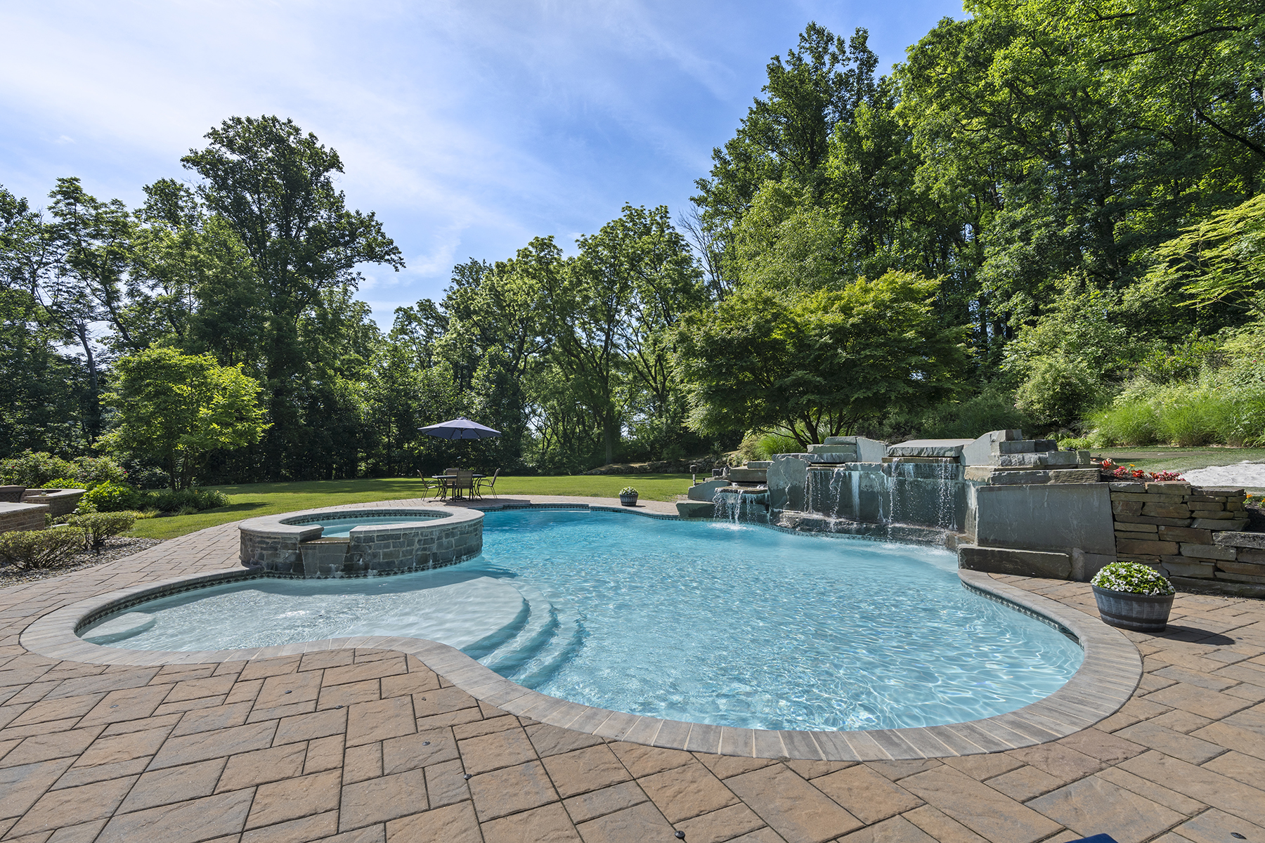  Majestic French Normandy Chateau Nestled Within a Five-Acre Gated Property - 物件實景