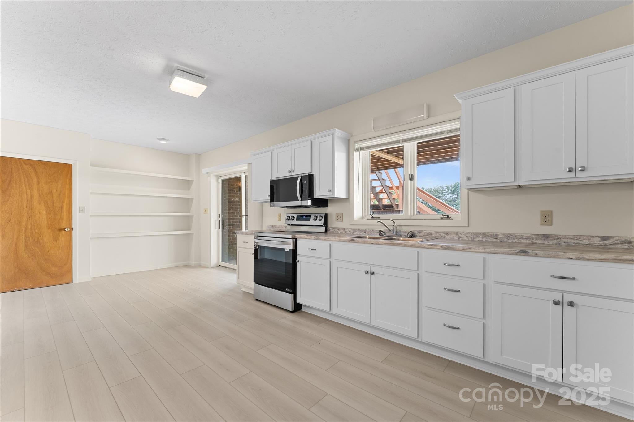 Asheville, North Carolina, 28806, United States, 4 Bedrooms Bedrooms, ,7 BathroomsBathrooms,Residential,For Sale,2001190