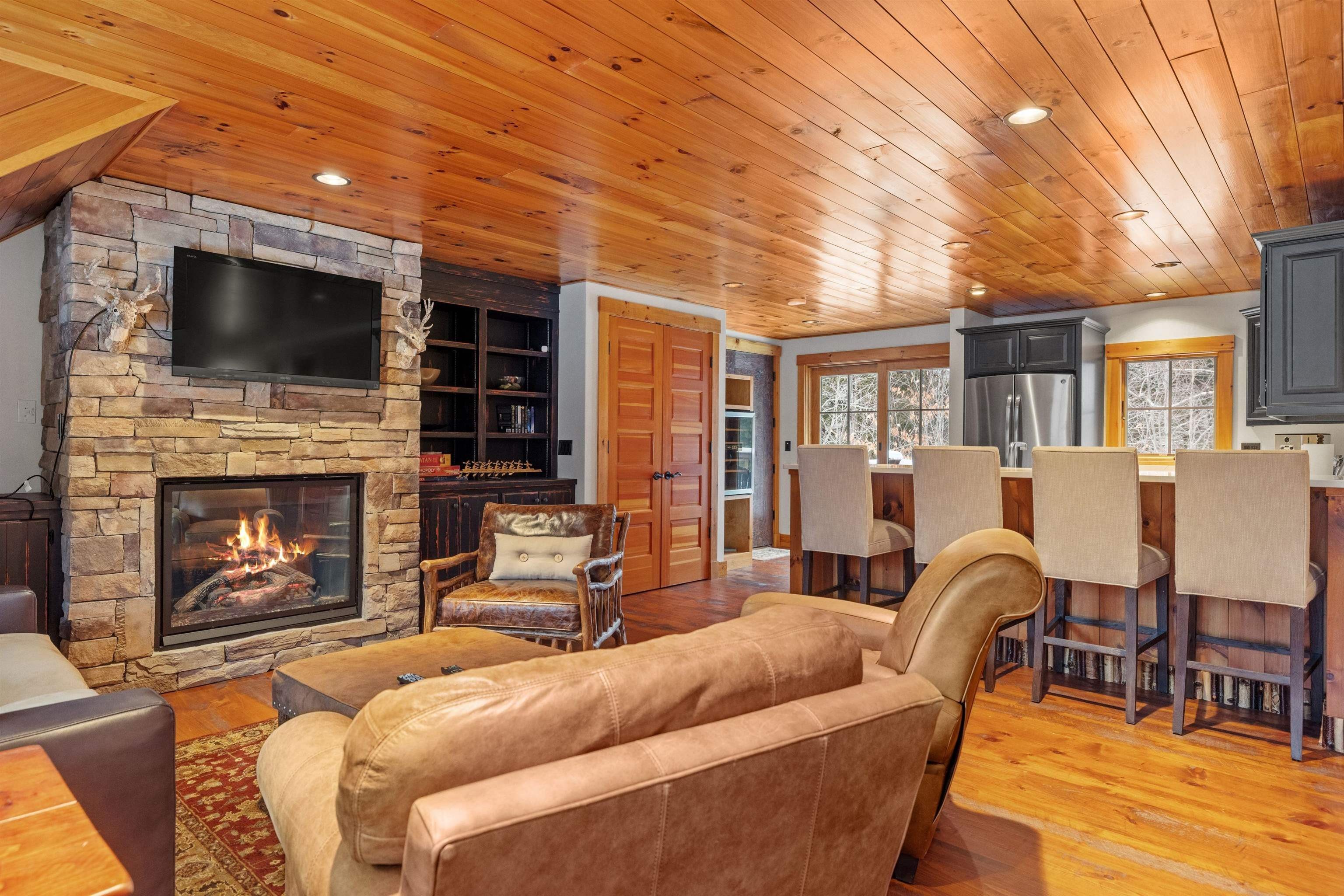 Lincoln, New Hampshire, 03251, United States, 7 Bedrooms Bedrooms, ,4 BathroomsBathrooms,Residential,For Sale,1983511