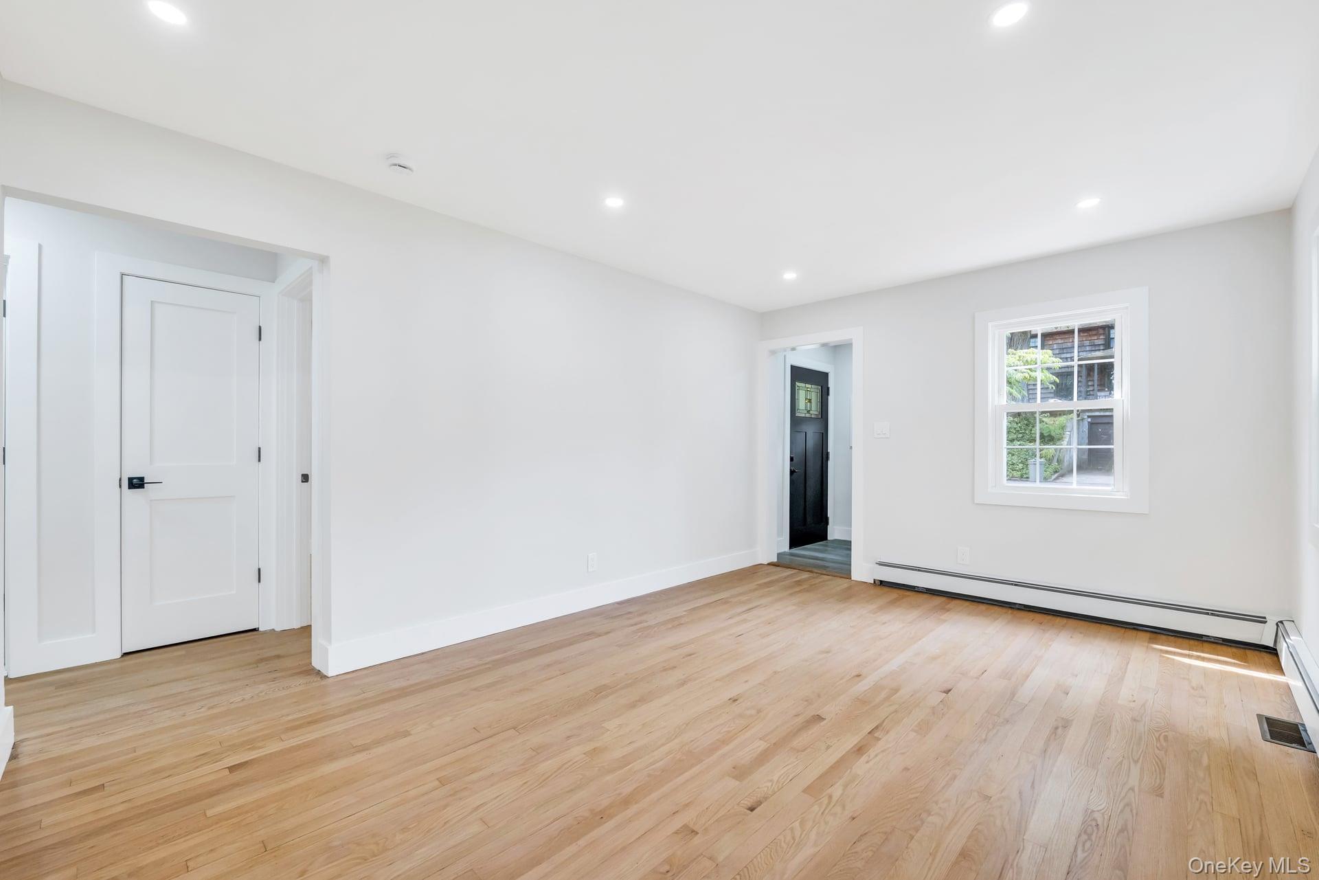 Port Washington, New York, 11050, United States, 3 Bedrooms Bedrooms, ,2 BathroomsBathrooms,Residential,For Sale,1882705