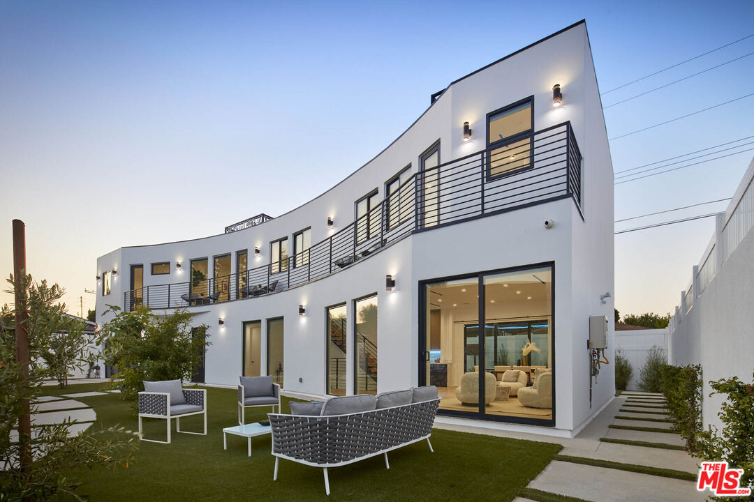 Culver City, California, 90230, United States, 4 Bedrooms Bedrooms, ,7 BathroomsBathrooms,Residential,For Sale,1804248