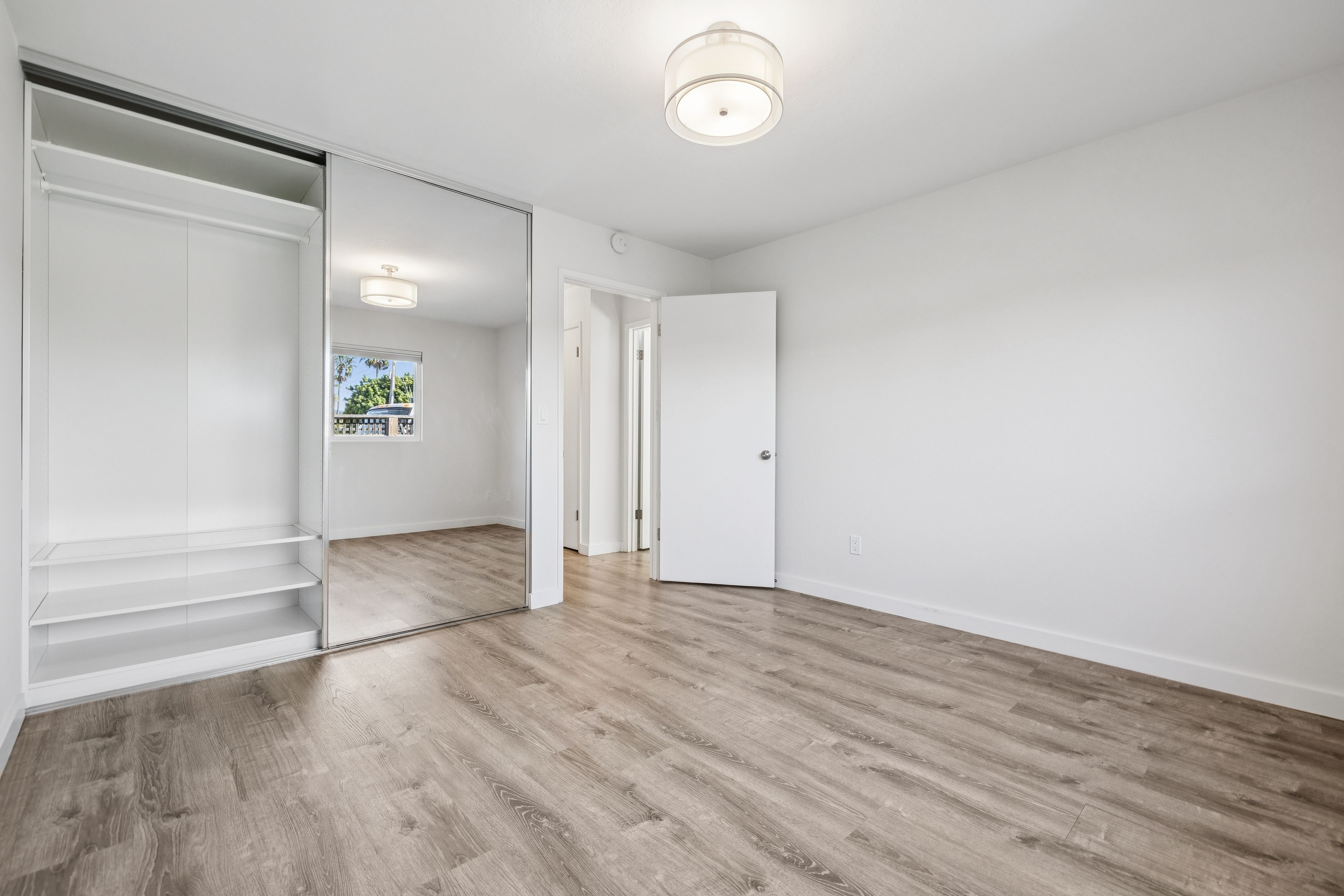  Tastefully Remodeled One-Level Condominium - 物件實景