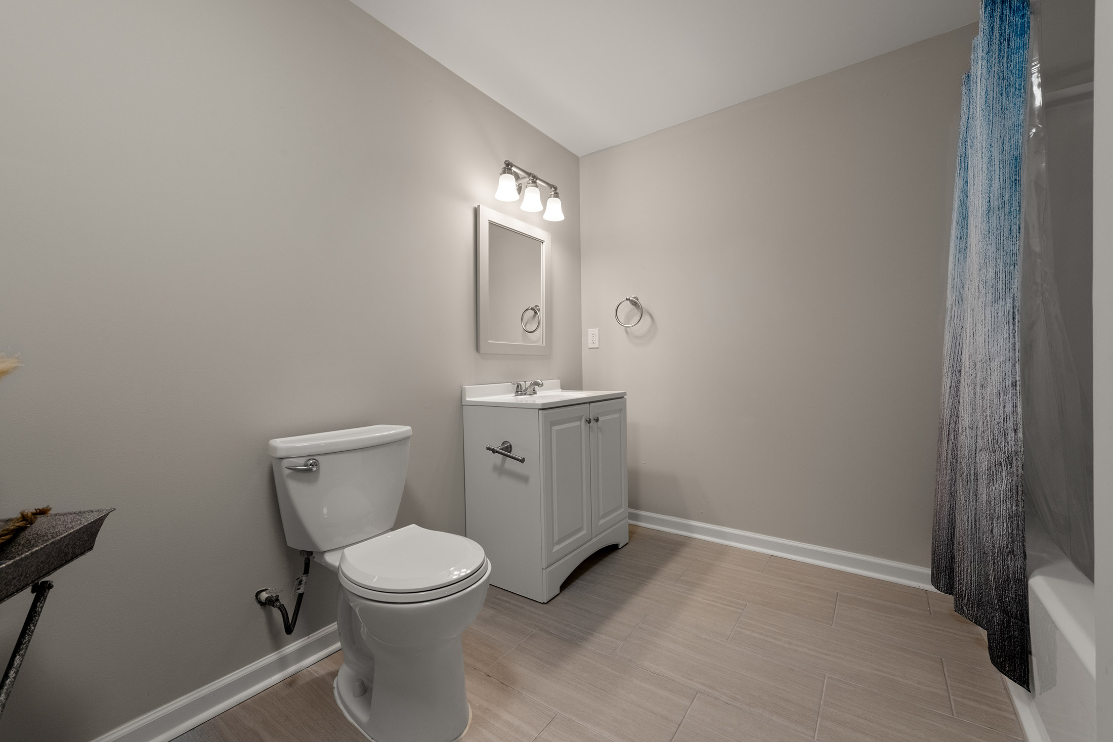  Bright Traditional with Custom Upgrades in Collier Heights - 物件實景