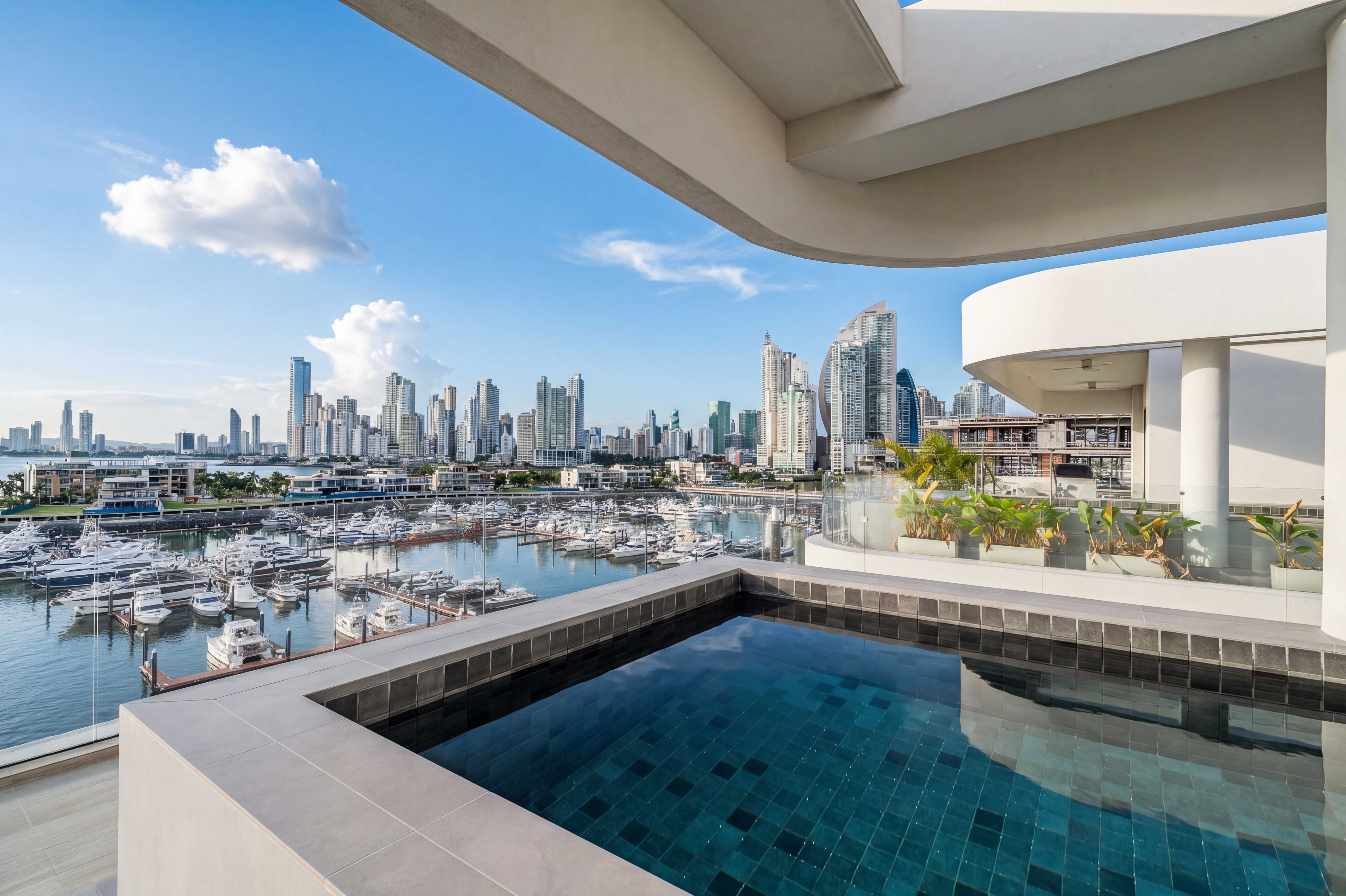  Two-Level Penthouse with Private Lap Pool  Skyhomes, Ocean Reef Islands - 物件實景