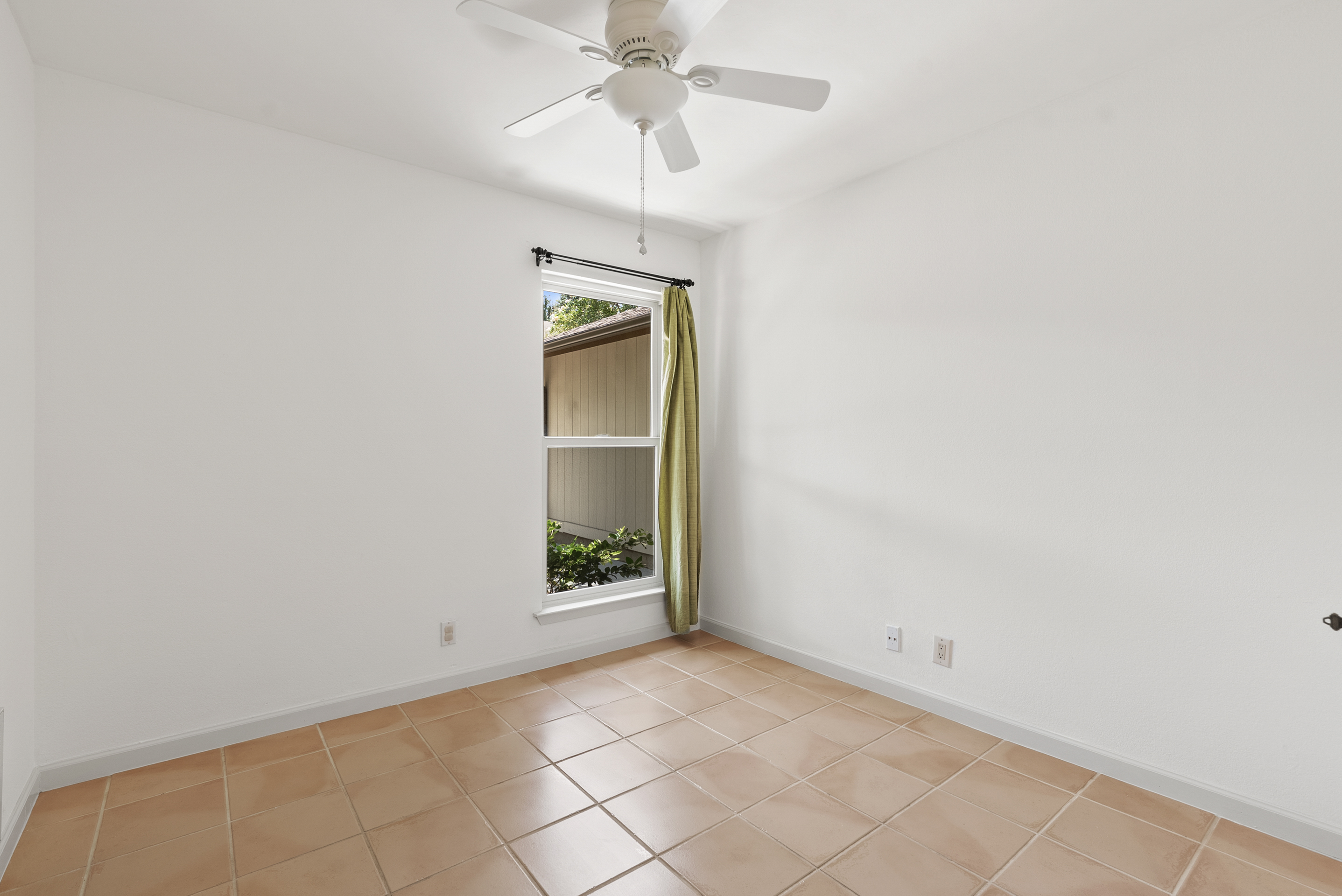  Thoughtfully Updated. Wonderfully Private. Move-In Ready - 物件實景
