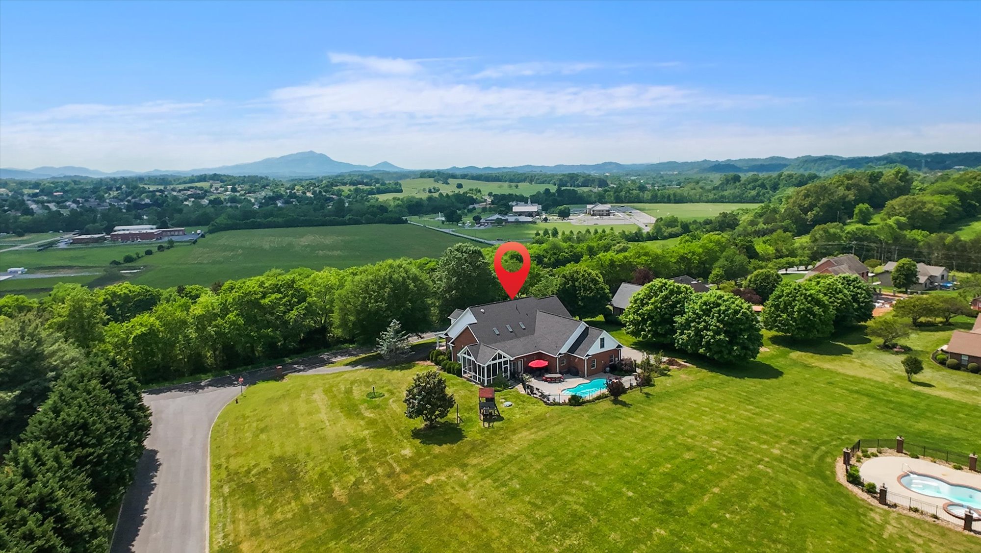 Sevierville, Tennessee, 37876-5201, United States, 3 Bedrooms Bedrooms, ,4 BathroomsBathrooms,Residential,For Sale,1810595
