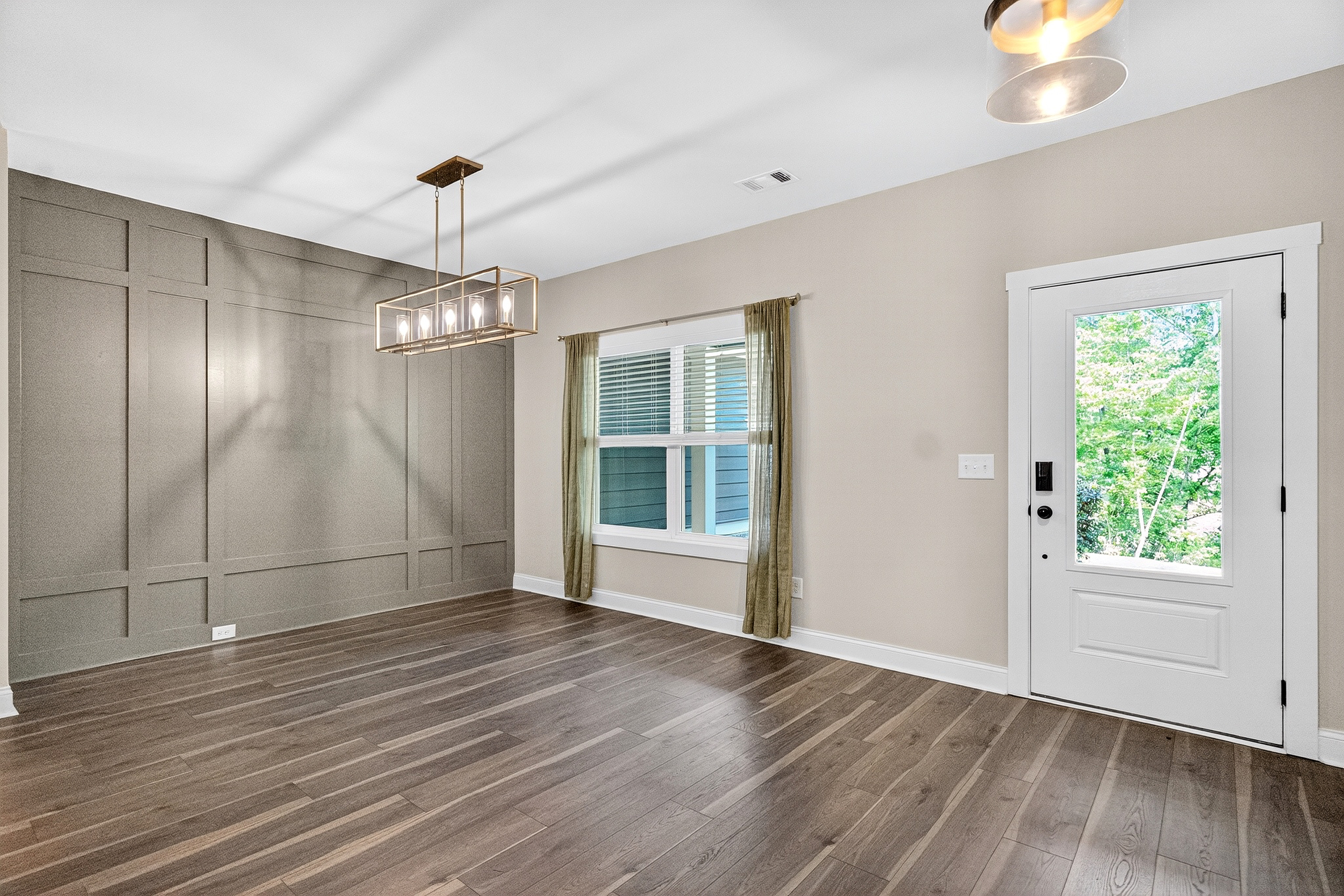 Moreland, Georgia, 30259, United States, 4 Bedrooms Bedrooms, ,3 BathroomsBathrooms,Residential,For Sale,1951198