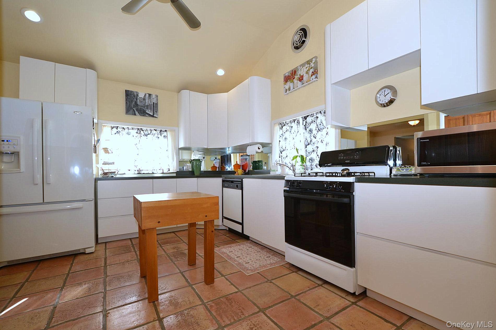 Patchogue, New York, 11772, United States, 3 Bedrooms Bedrooms, ,2 BathroomsBathrooms,Residential,For Sale,1972957