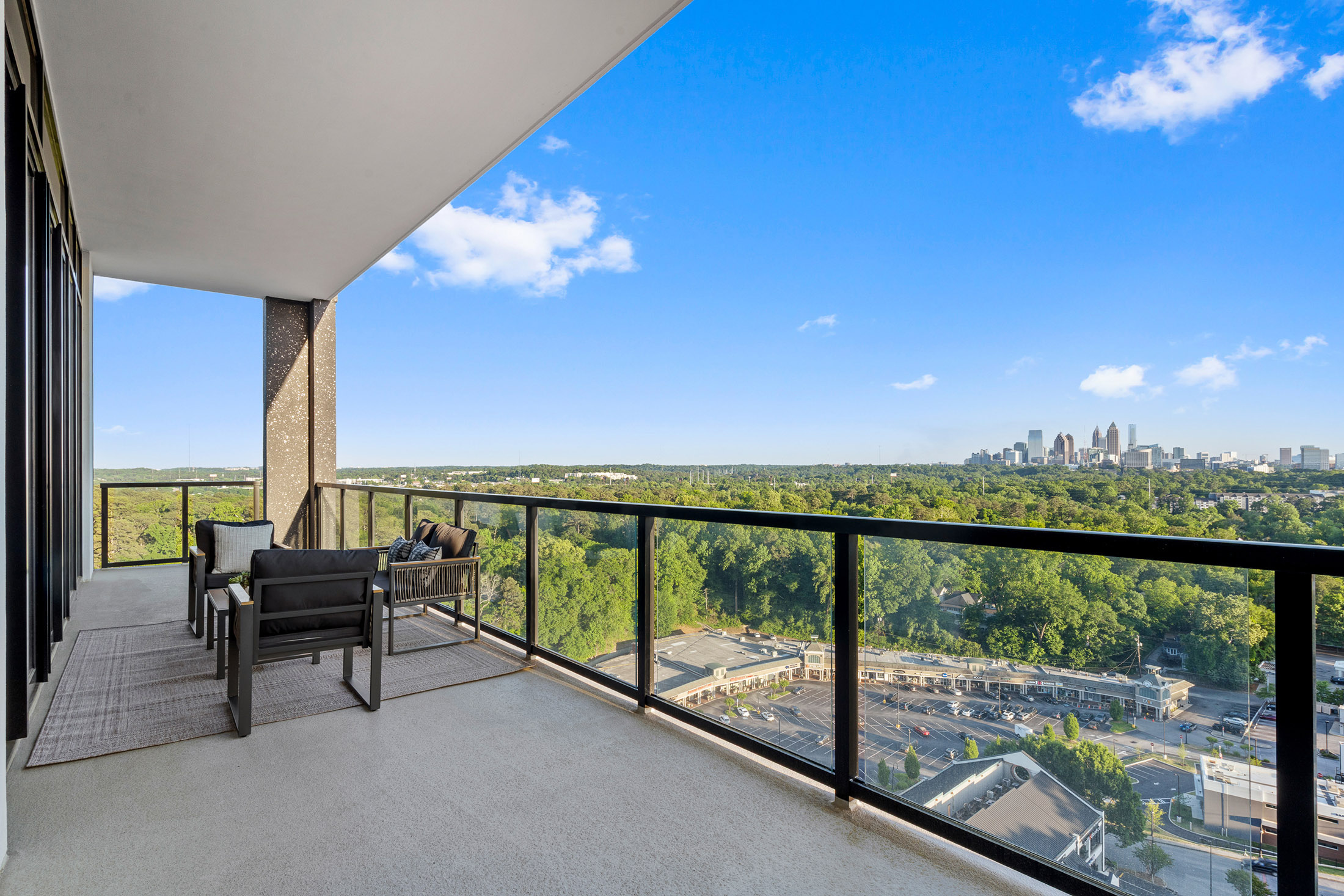  Stunning 17th Floor Corner Unit with Architectural Upgrades - 物件實景