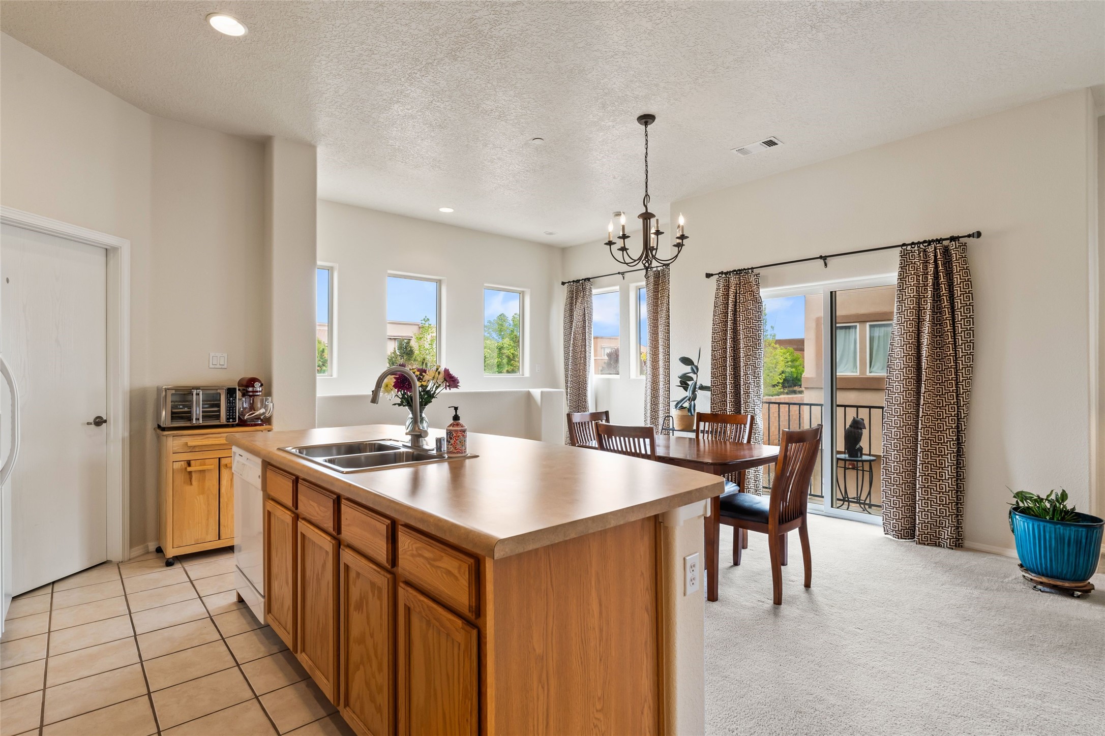  4315 Santo Domingo, Unit C - 物件實景